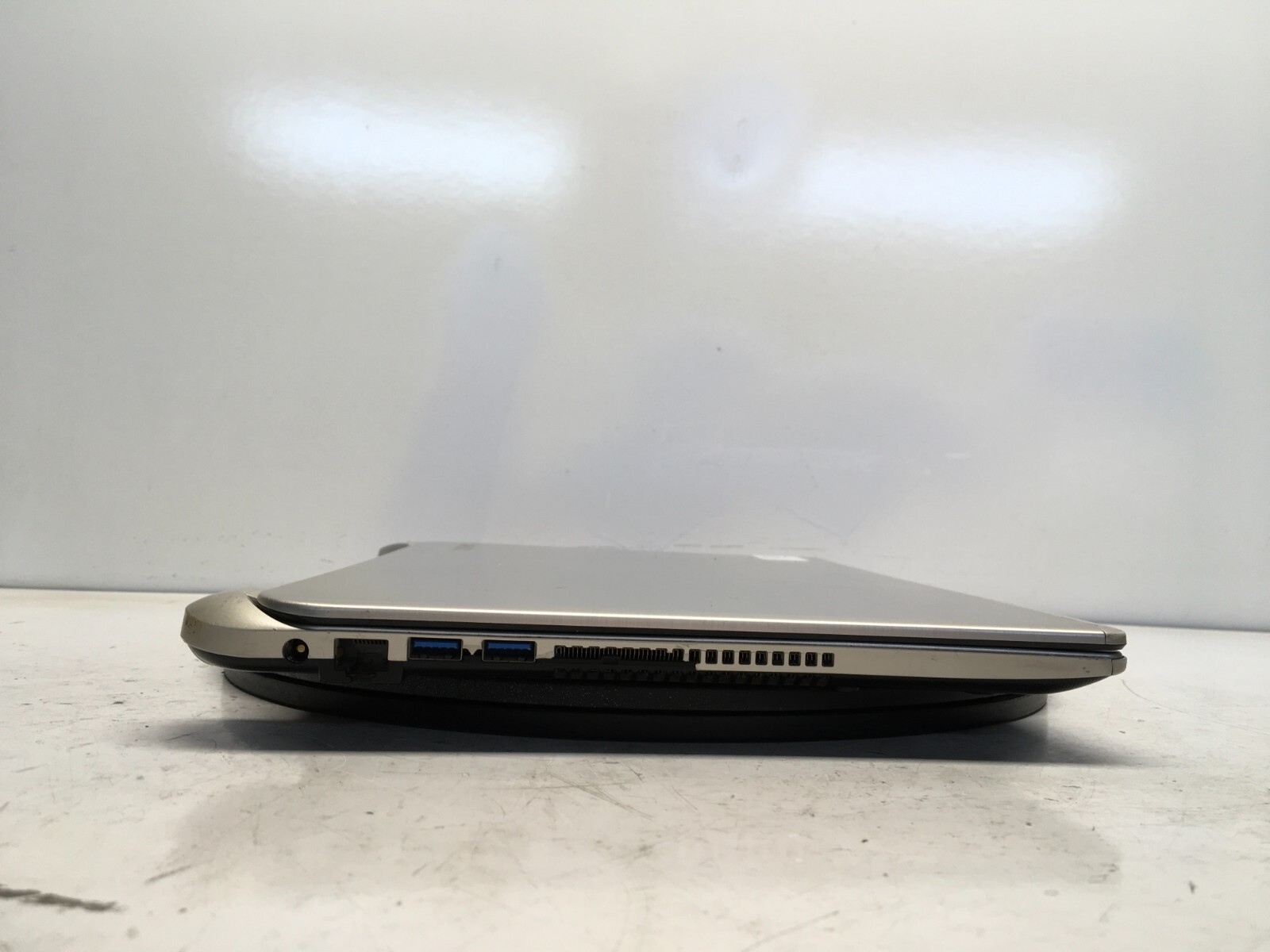 Toshiba Satellite E45-B4200 Intel i5-4210U 1.7GHz 6 GB NO HDD No Batt