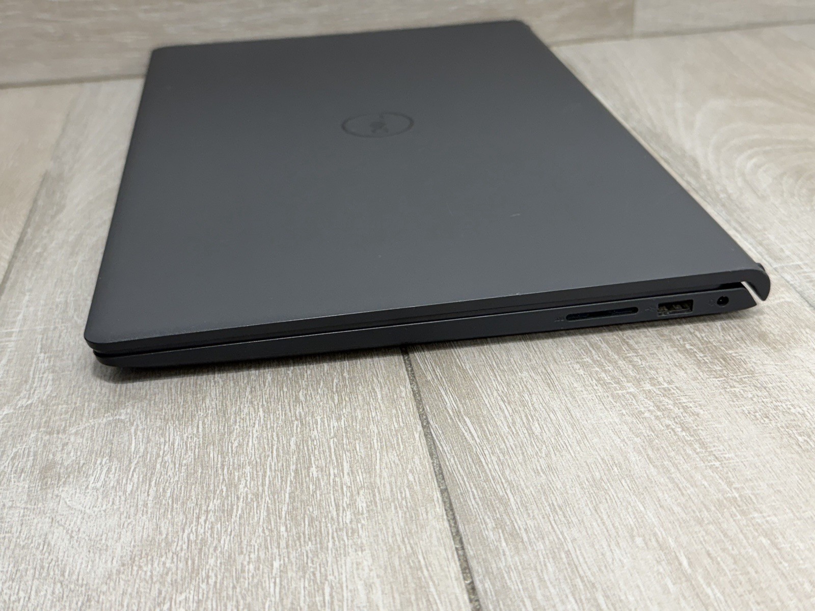 Dell Inspiron 15 3535 15.6″ Laptop AMD Ryzen 5 7520U 8GB RAM 512GB SSD Win-11