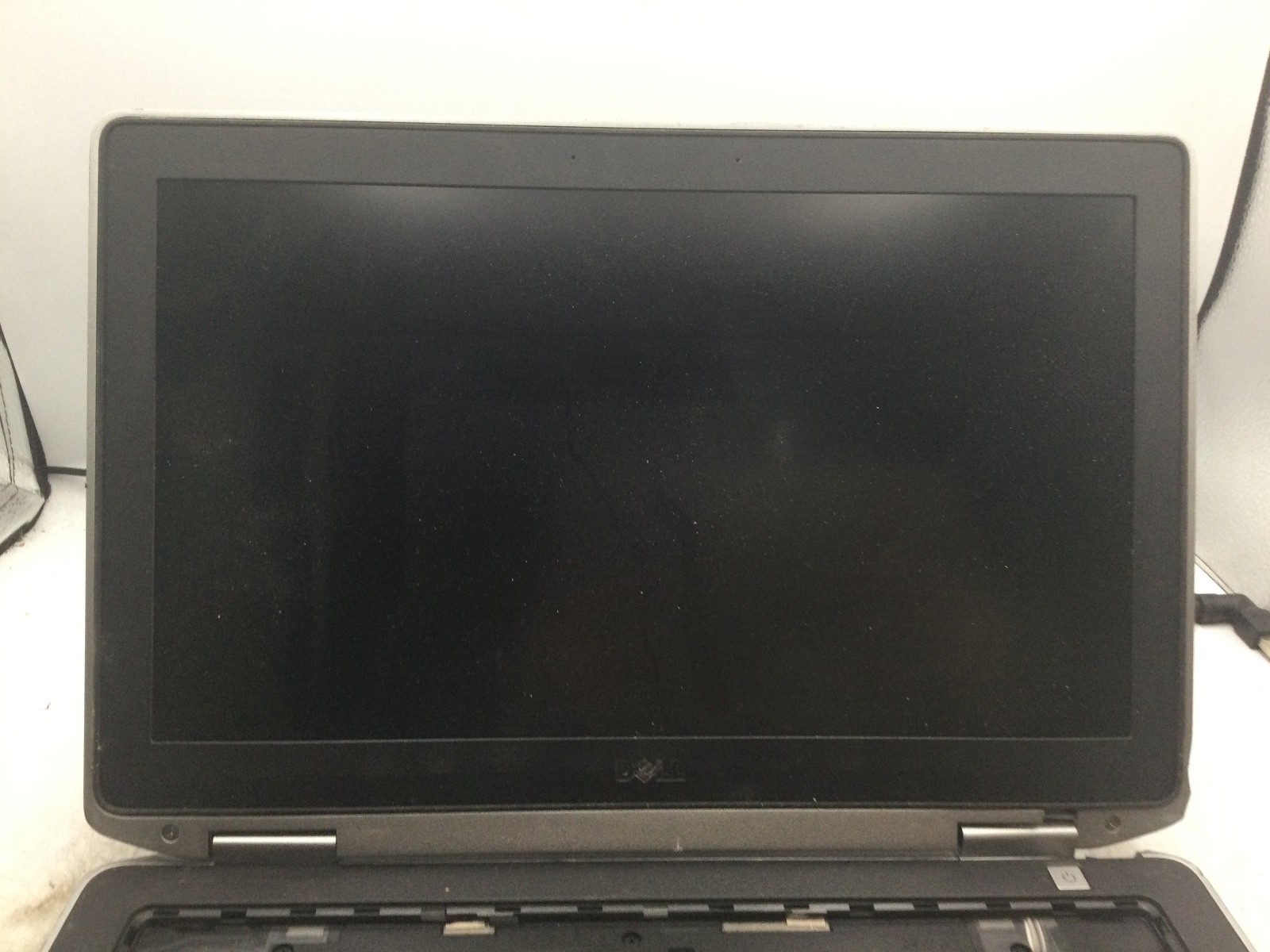 DELL LATITUDE E6320 – FOR PARTS / NO POWER – INTEL I5 – NO RAM -READ DESC – BB