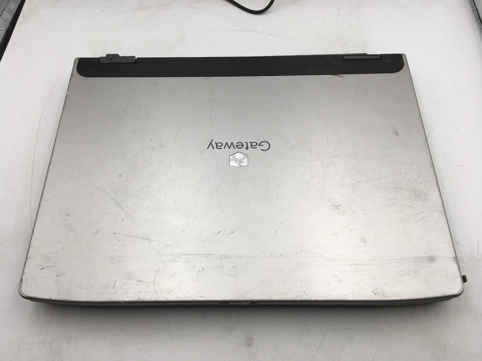 GATEWAY MA1 M460 – FOR PARTS/BAD HINGE/ NO POWER – INTEL CELERON M – 1GB RAM -BB