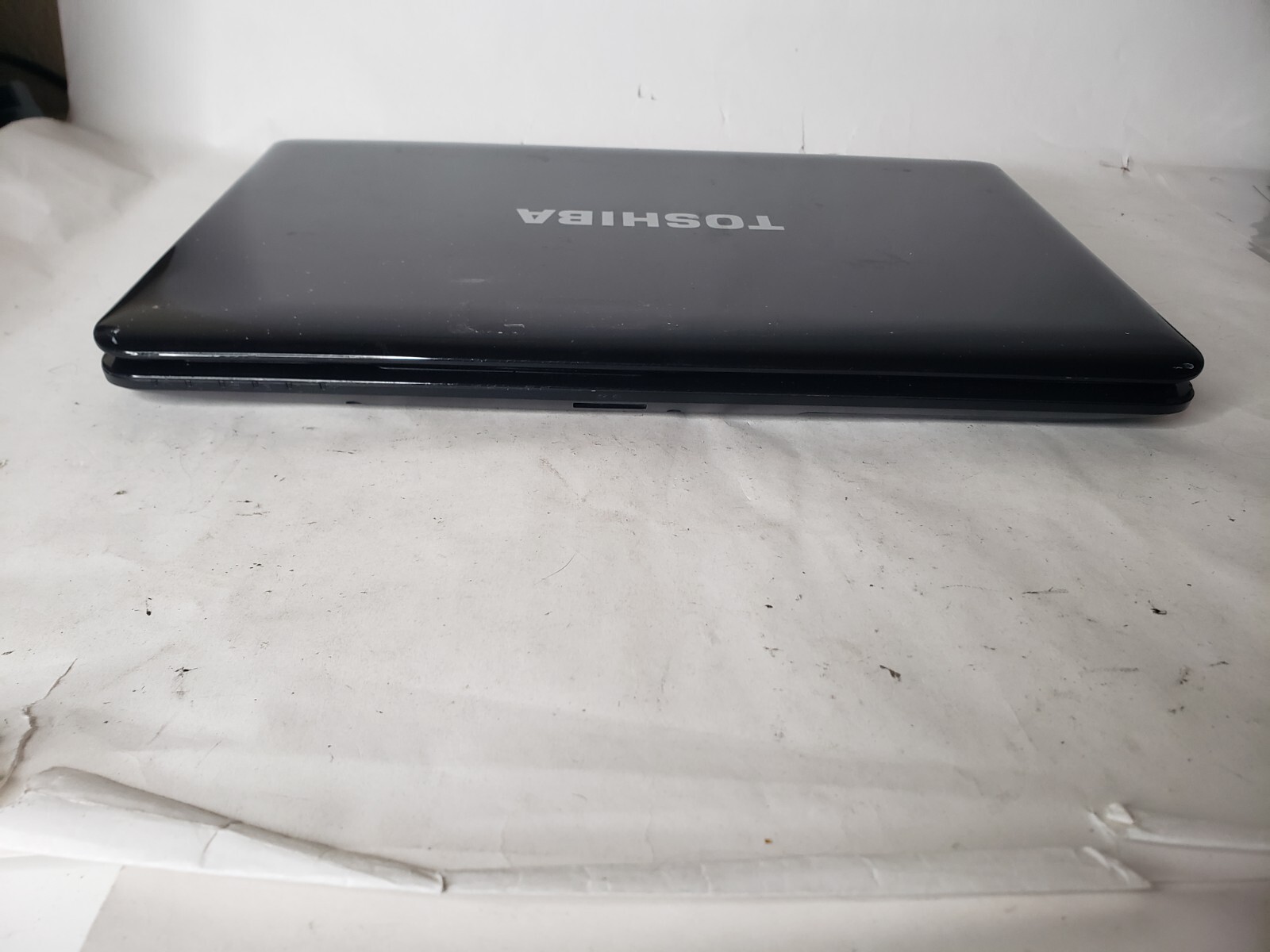 Toshiba Satellite L655D-S5094 Laptop For Parts No HDD/Charger