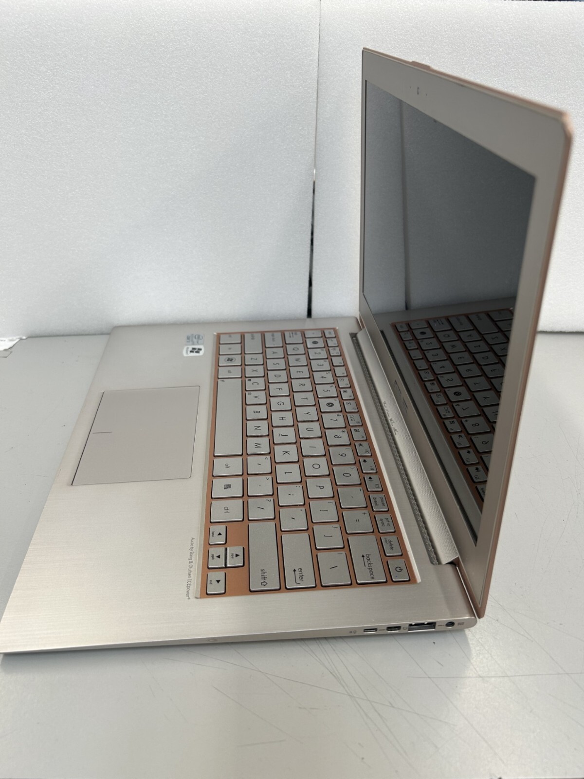 Asus UX31E-RY026V Zenbook 13.3″ Intel Core i7-2677M 1.8GHz 4GB 250GB SSD W10Home