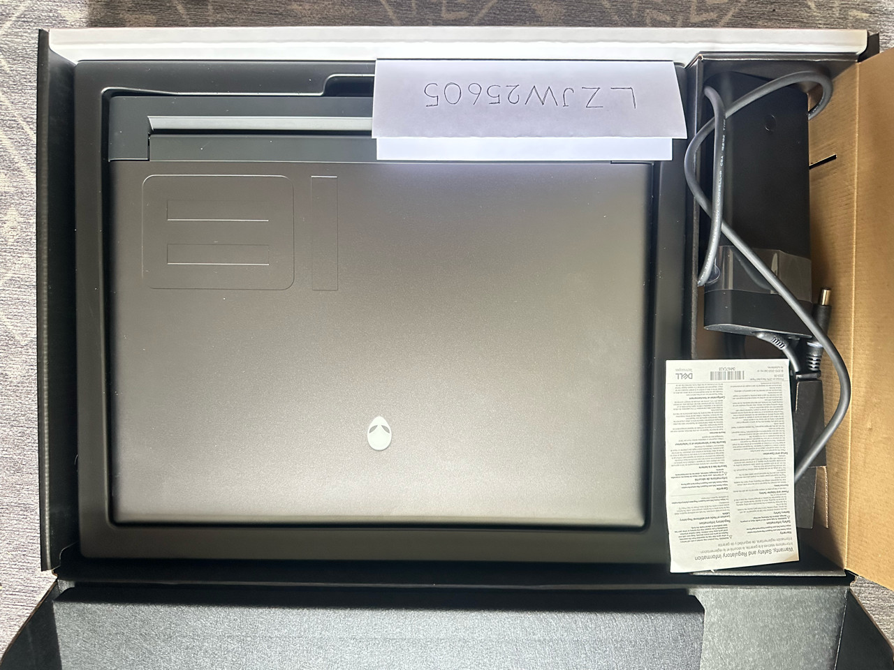 Alienware m18 R2 – i9-14900HX / RTX 4090 / 64GB / 2TB / QHD+ 165Hz – Great look