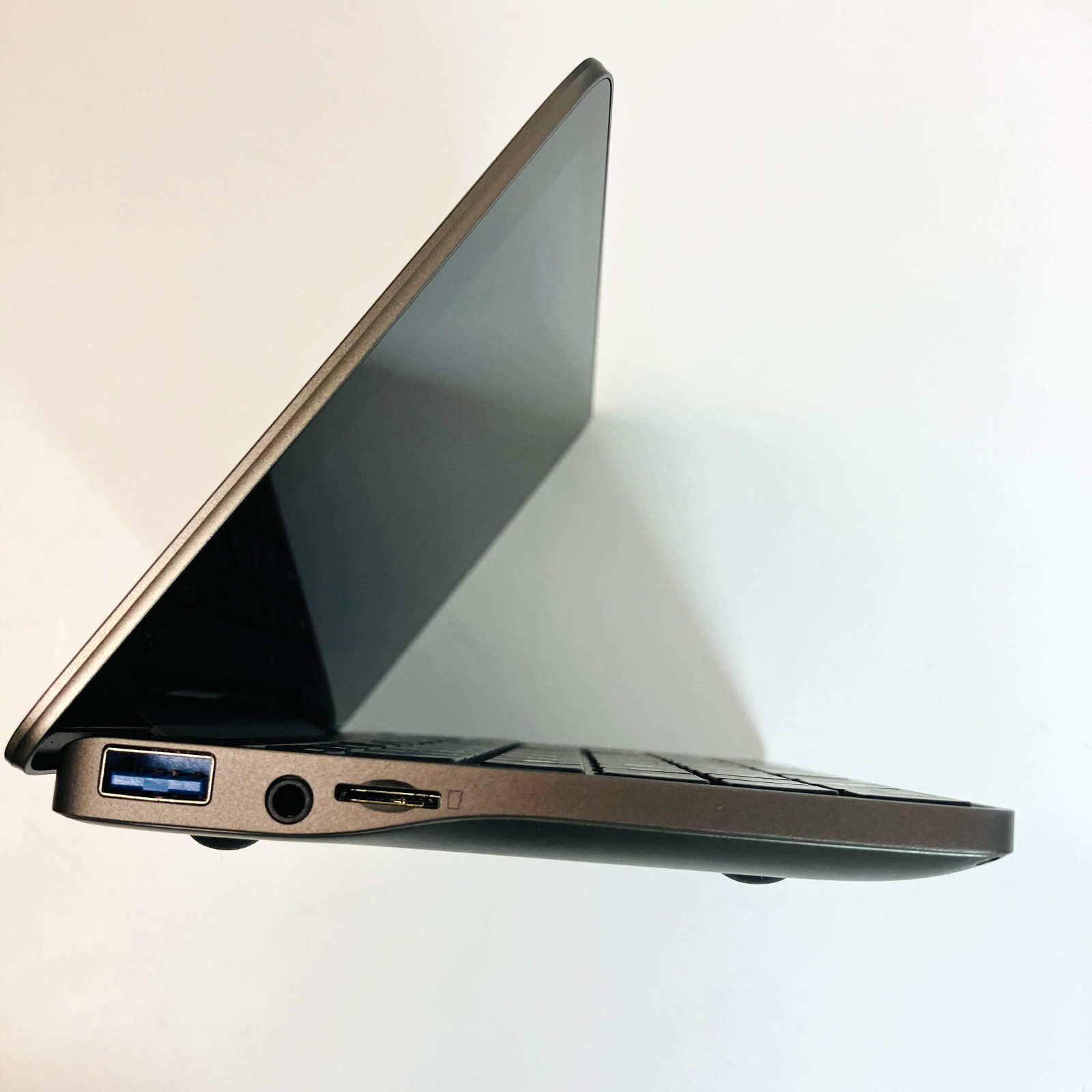 GPD Pocket 2 Core m3-8100 8GB 128GB Mini Netbook WITH STYLUS Orig Box
