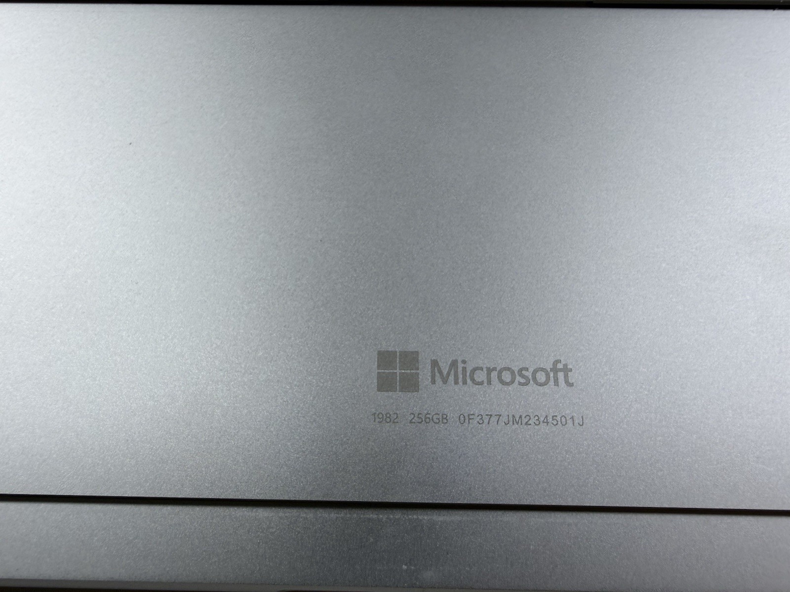 Microsoft Surface Pro 8 (1982) i5-1145G7 – 16GB RAM – 256GB 120Hz – Win 11 Pro