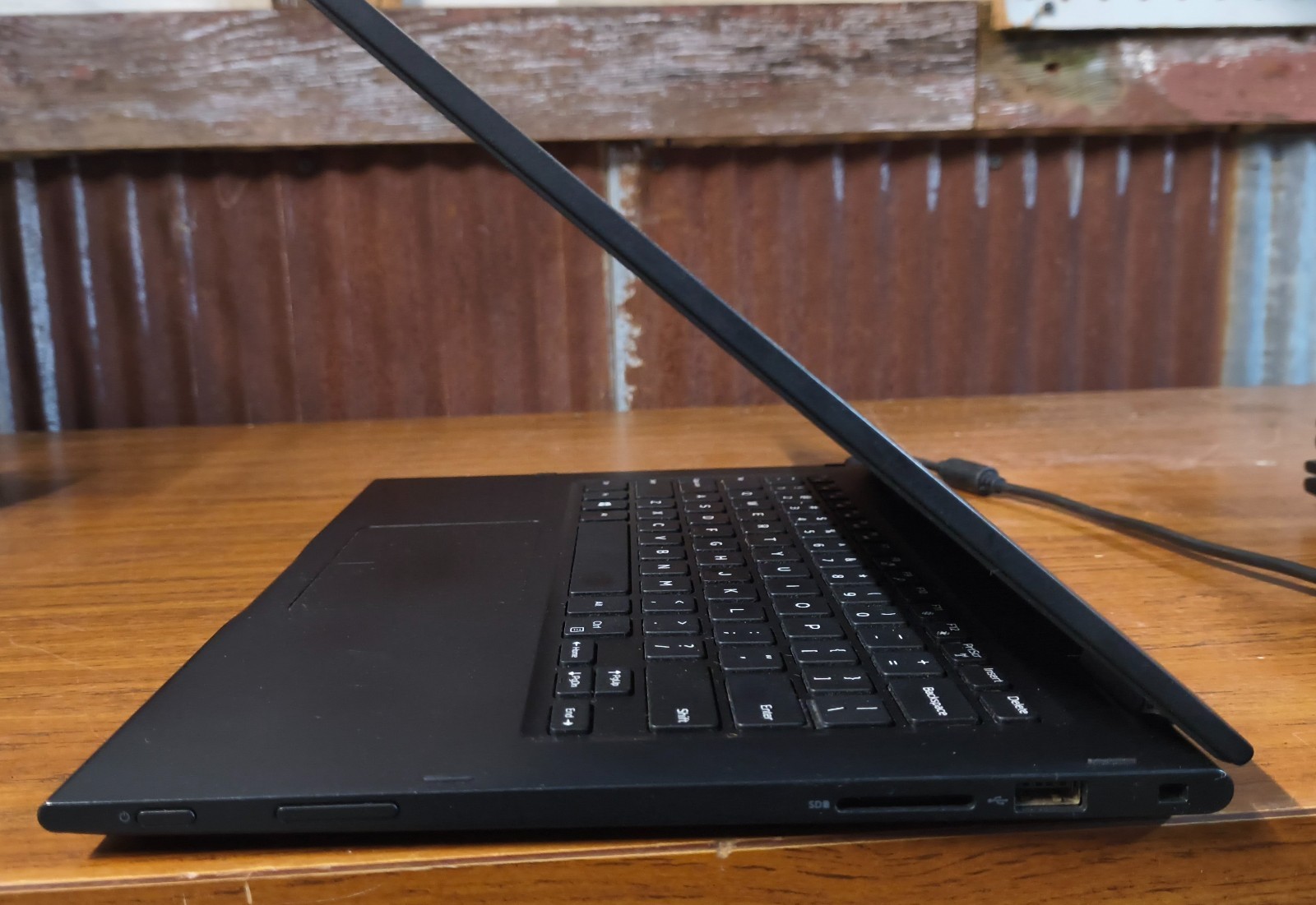 Dell Latitude 3390 2-in-1 (Windows 11 / Core i5-8250U / 8GB / SSD) – Windows 11