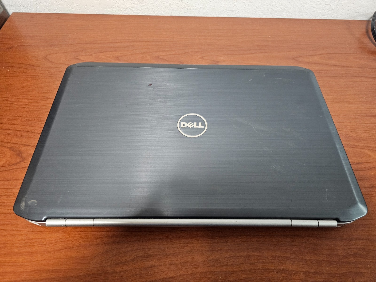 DELL Latitude E5520 Laptop (15.6″, i3-2350M, 2 GB/No SSD, No OS) – READ!