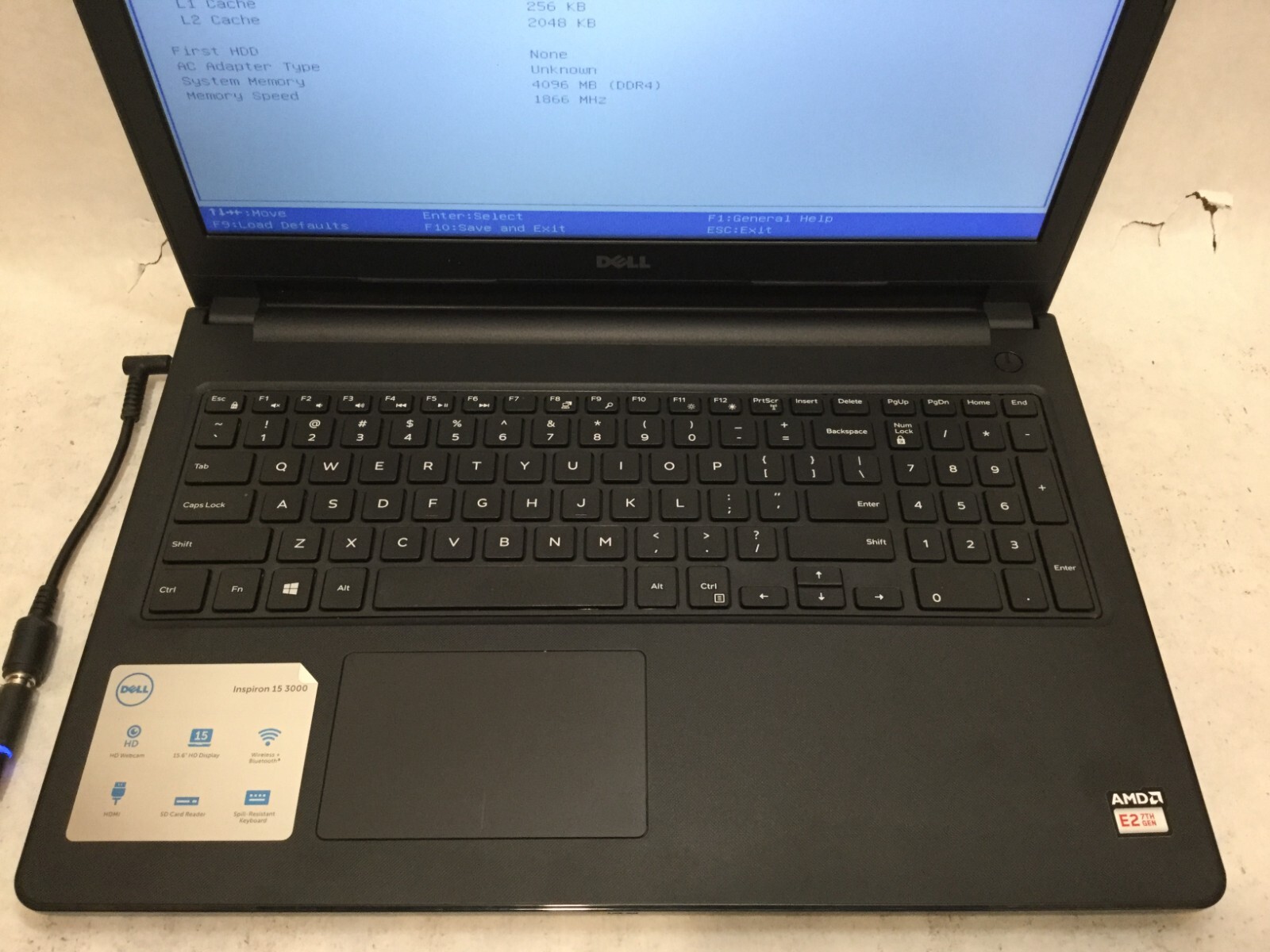 Dell Inspiron 15-3565 / AMD E2-9000 R2 4 CC (2C+2G) @ 1.8 GHz /(MISSING PARTS)MR