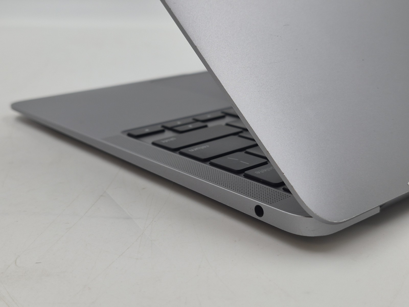 Apple MacBook Air A2337 13″ M1 3.20GHz 8GB RAM 256GB NVMe macOS Tahoe