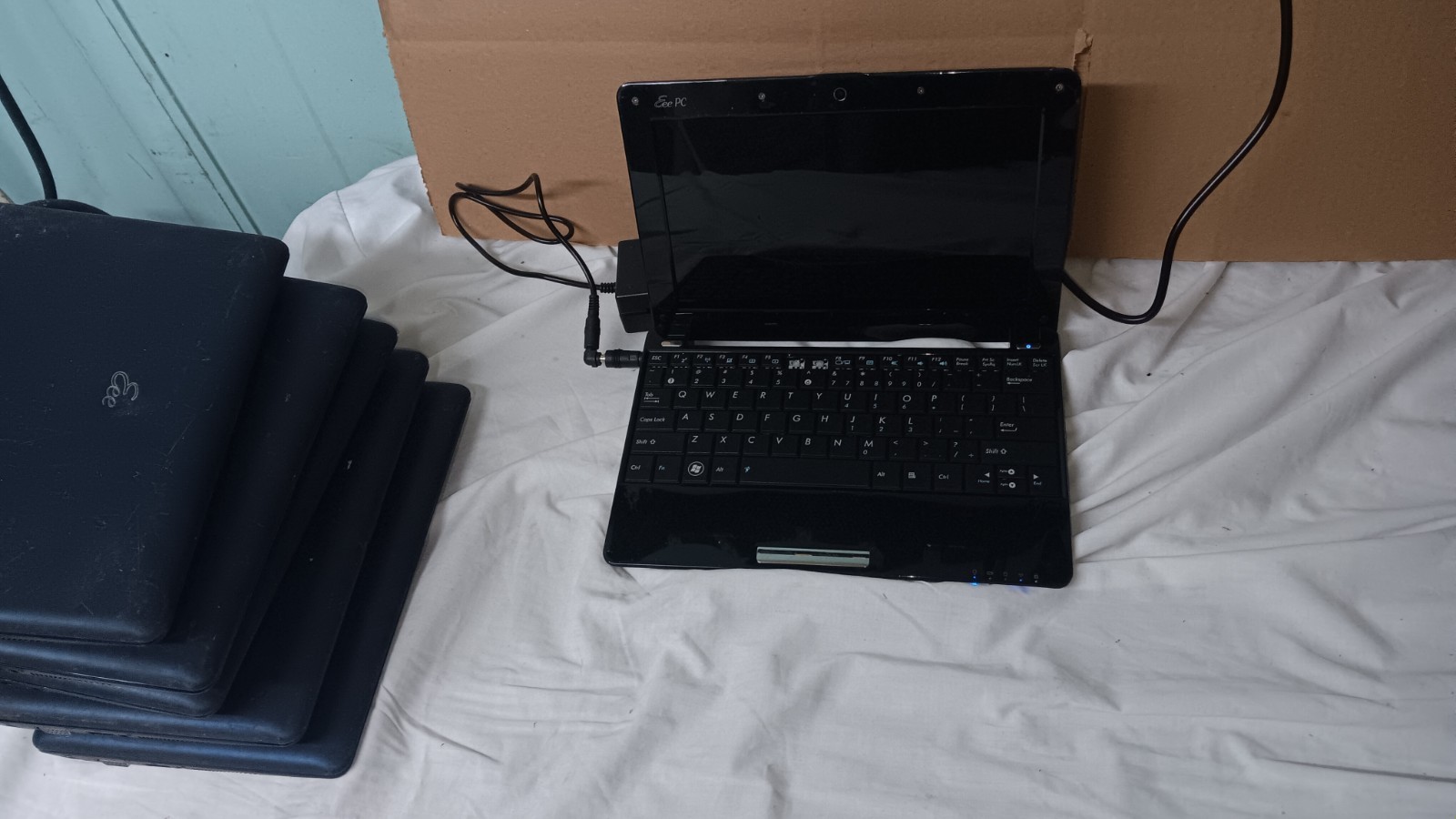Lot of 6 ASUS EEe PC Mini Netbooks Laptops Intel Atom 1.6 GHz 160 GB HD Linux OS