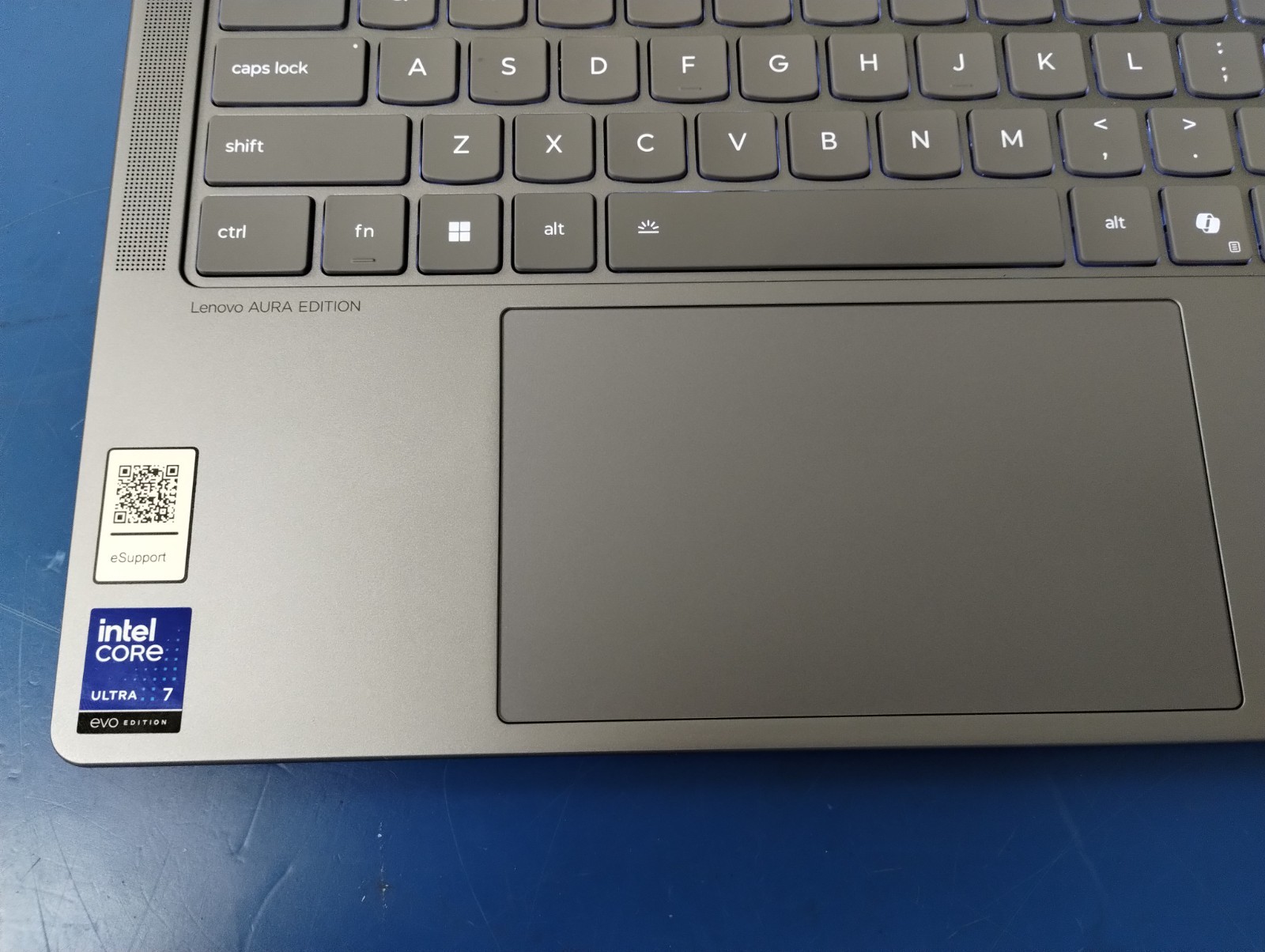 Lenovo Slim 7 14ILL10, Intel Core Ultra 7, 2.20 GHz, 32 GB RAM, 1 TB NVMe SSD