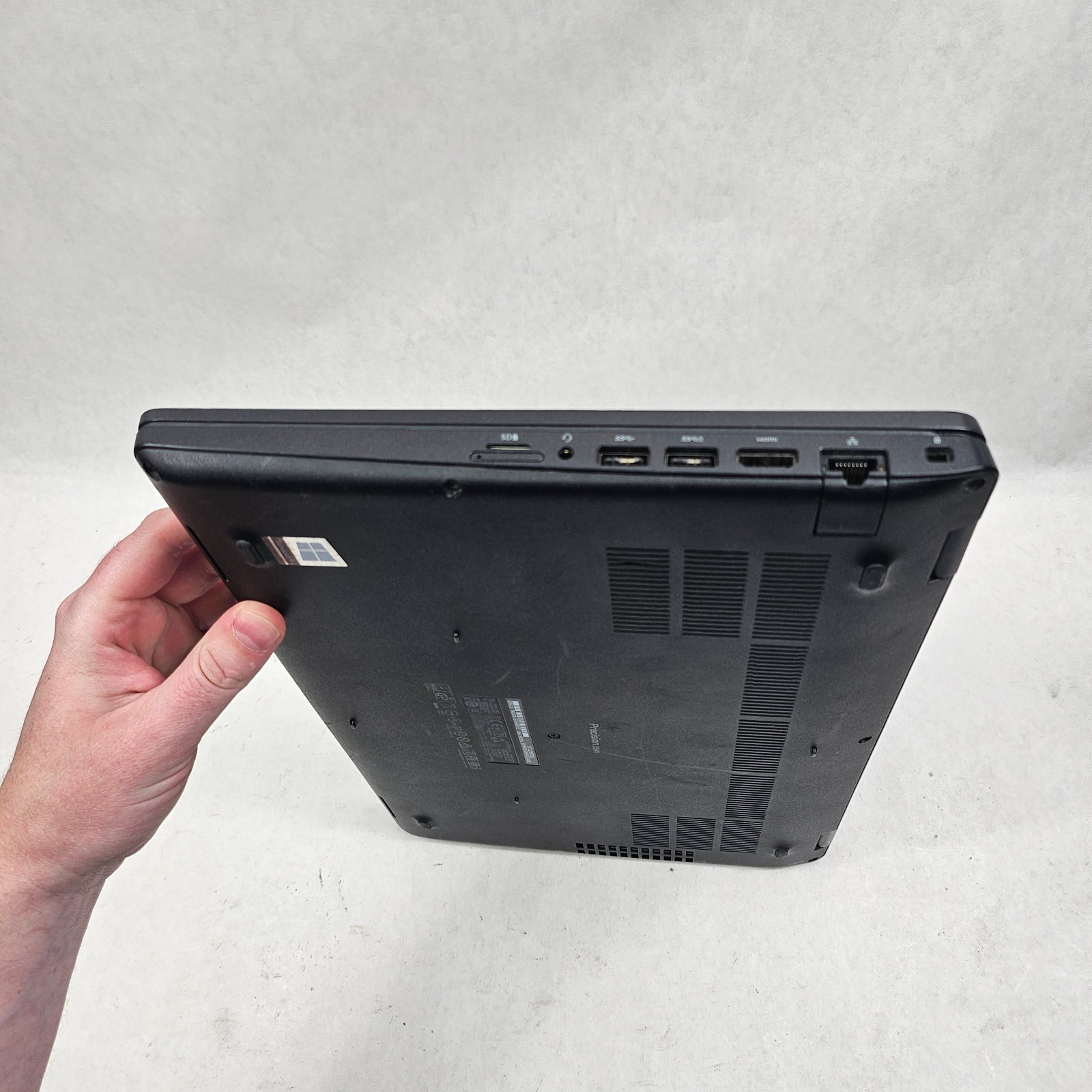 Dell Precision 3541 15.6″ Intel i7-9750H 16GB DDR4 512GB SSD Quadro P620 *Read