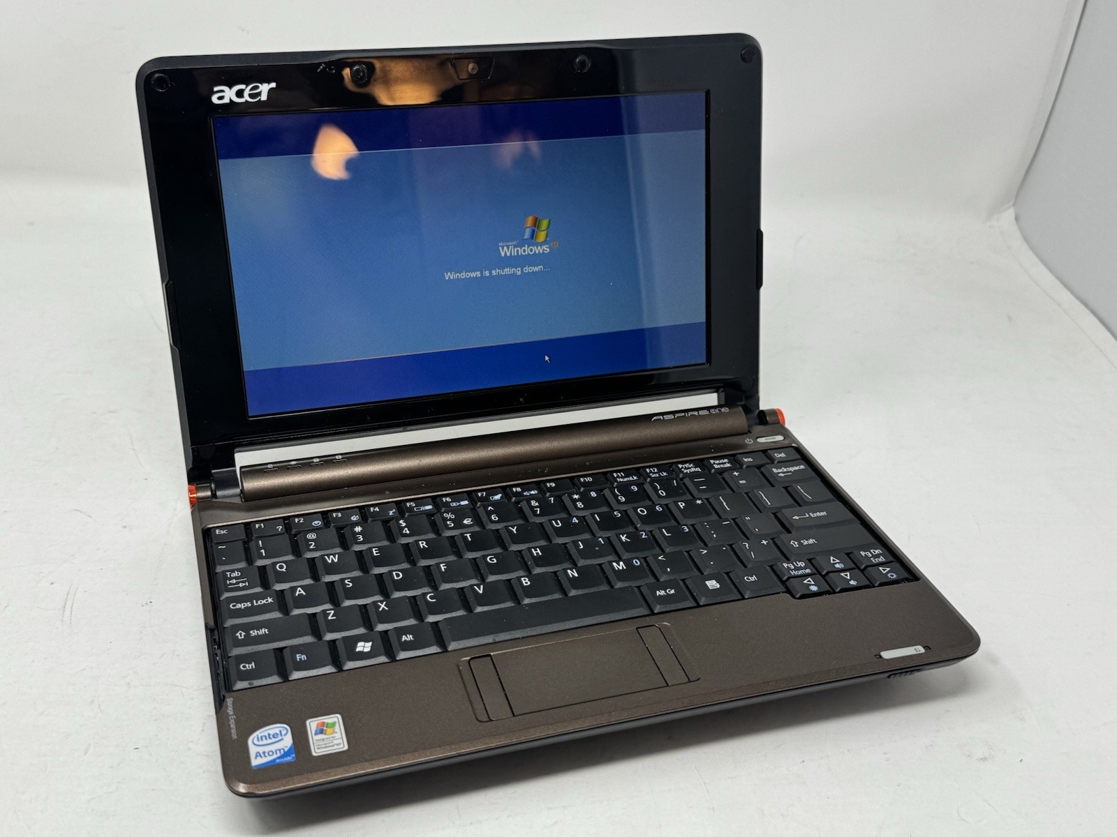 Acer Aspire One Series ZG5 Intel Atom 1.60GHz Brown Netbook Laptop With Charger