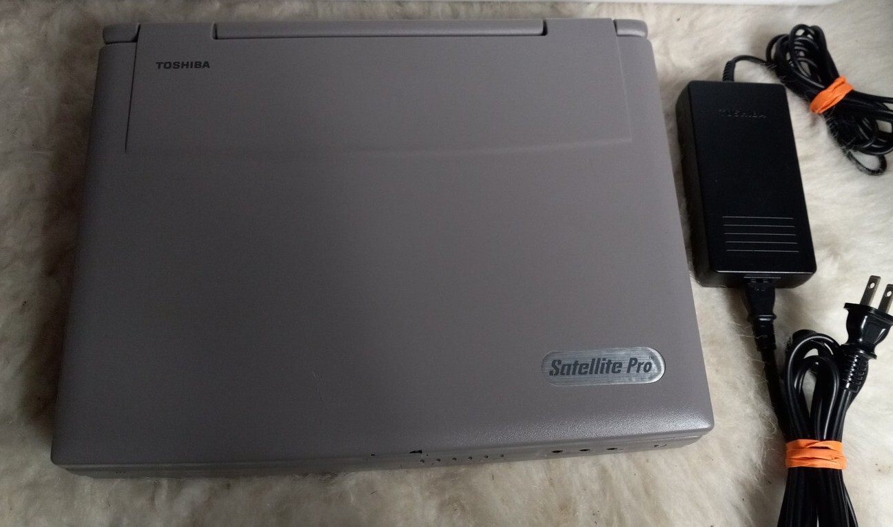 Toshiba Satellite Pro 490CDT Pentium II 4GB windows98+ Battery & Power Adapter