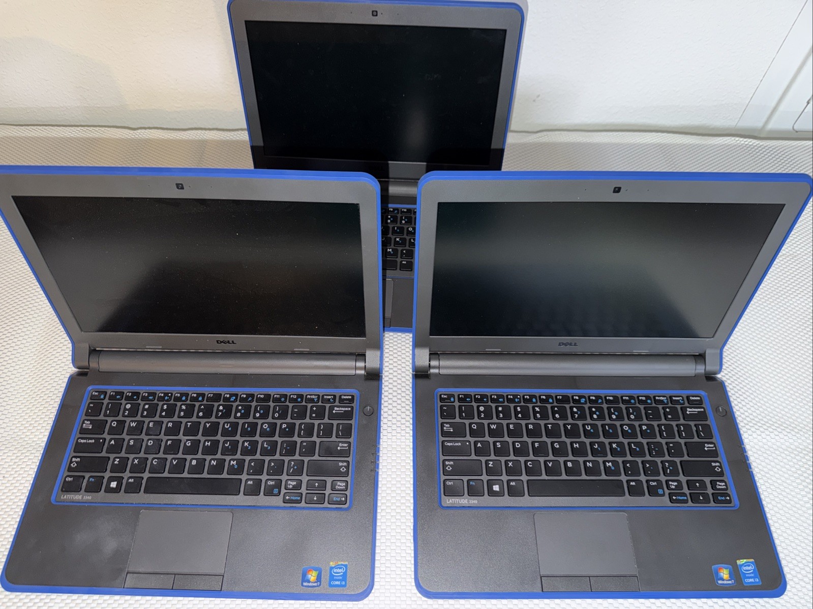 Dell Latitude BLUE Core i3-4005U 1.7GHz 13.3″ 4GB 320GB HD No Touch- Win 7