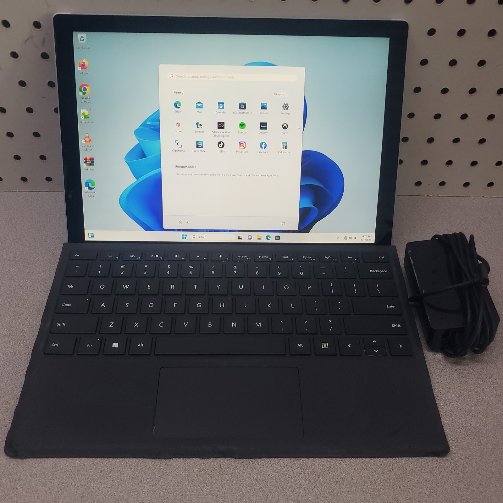 Microsoft Surface Pro 7 + 1960 i7 1165G7 16GB, RAM 256GB SSD, WIN11 2.80Ghz