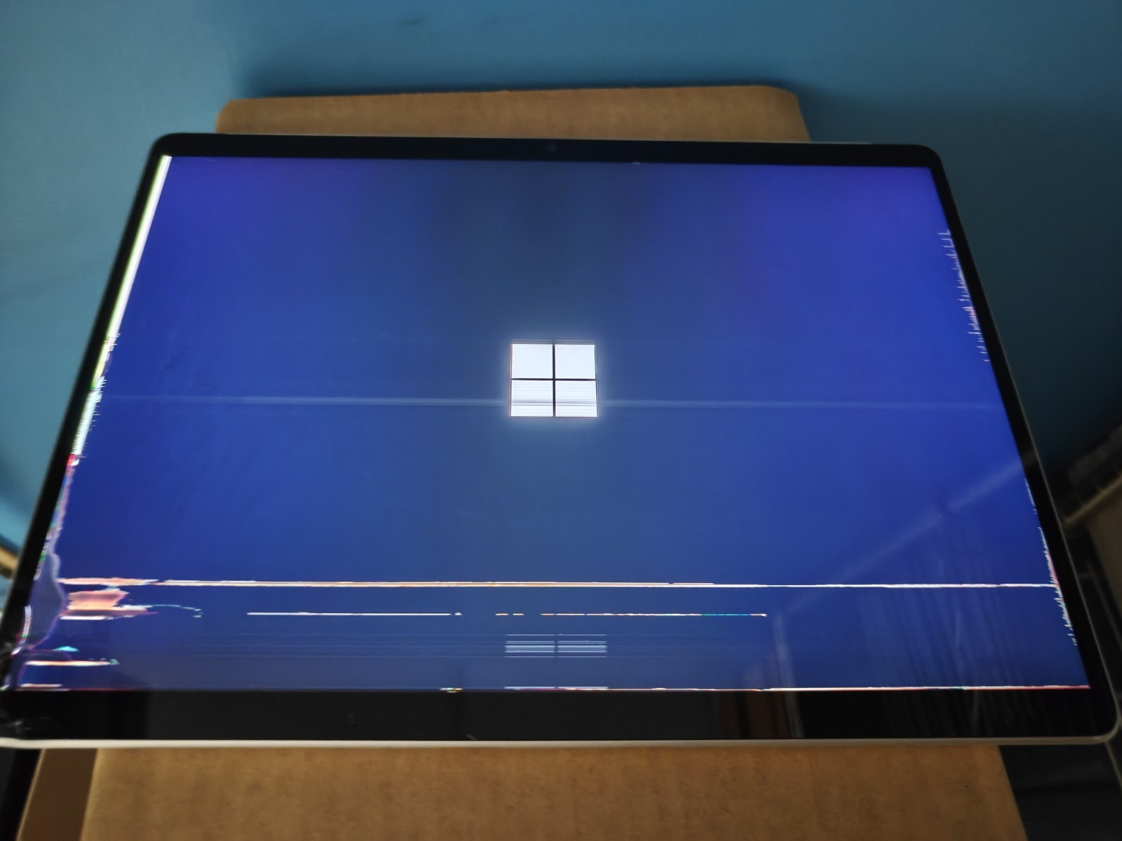 Microsoft Surface Pro 8 1983 i5-1135G7 256GB SSD 8GB RAM Win 11 Pro – CRACKED