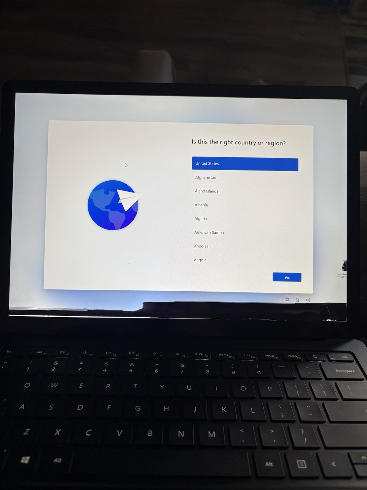 Cracked Microsoft Surface Laptop 3 13.5″ i5-1035G7 1.2GHz 8GB RAM 256GB SSD