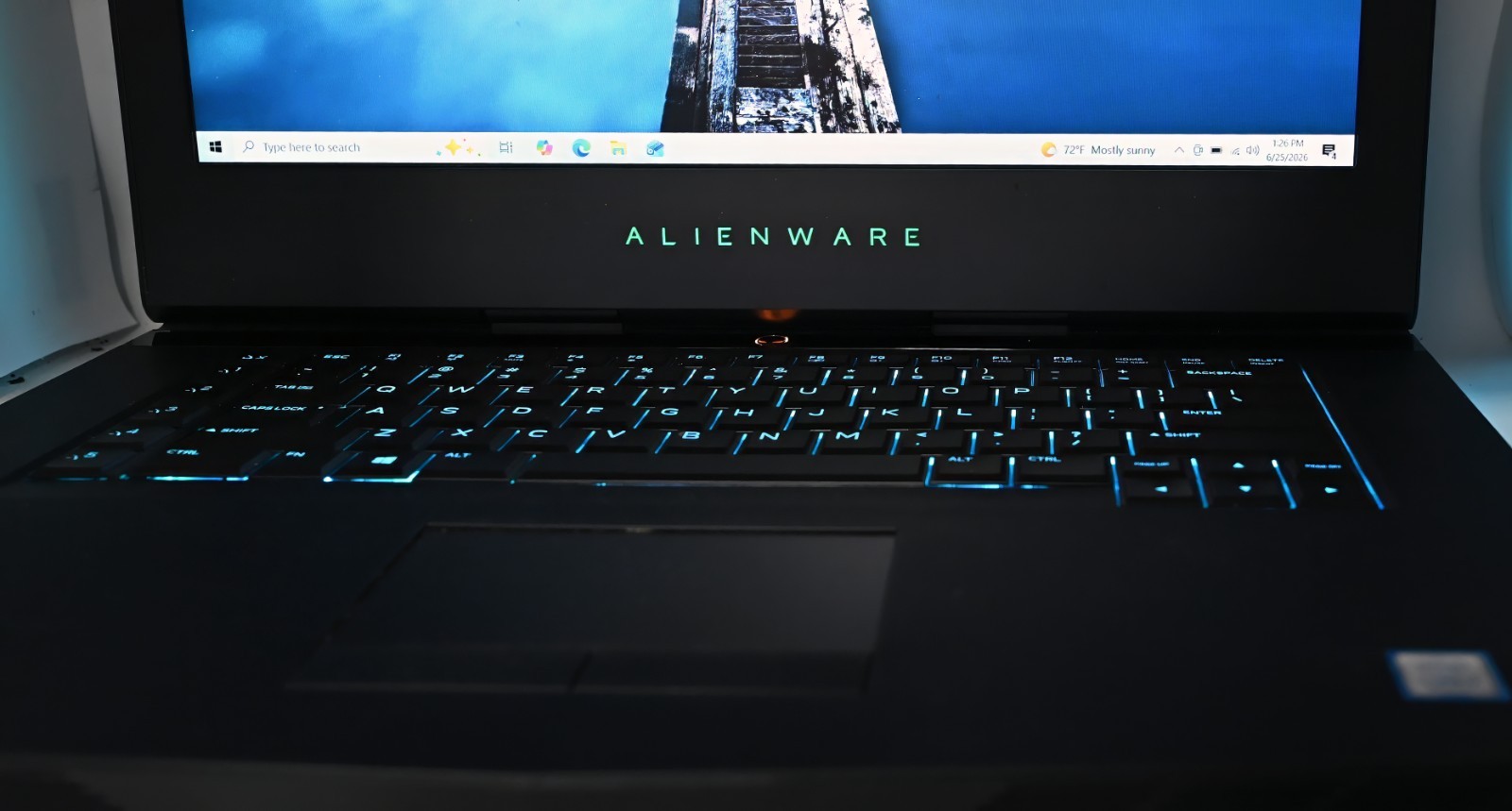 Alienware 15 R4 i7-8750H 2.2GHz 12GB RAM 240GB SSD GeForce GTX 1060 WINDOWS 11