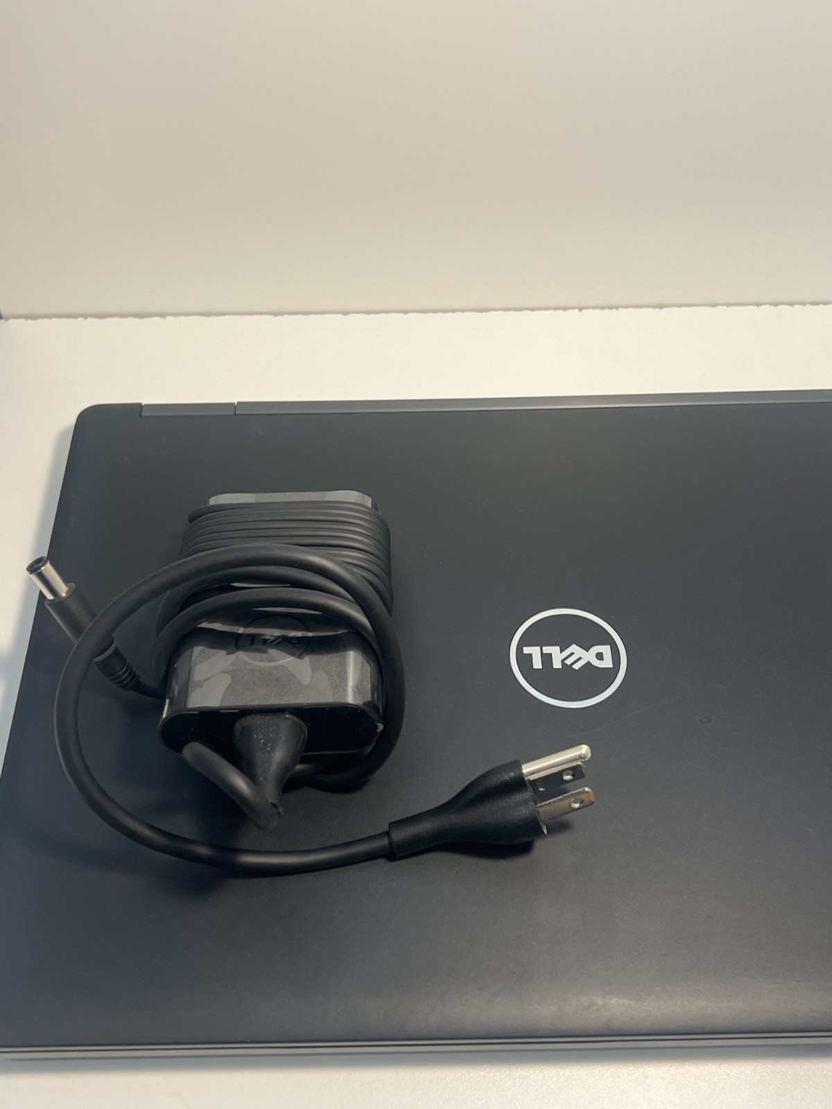 Dell Latitude 5580 Intel i3-7100U 4GB RAM No SSD/OS 15.6″ Display Laptop