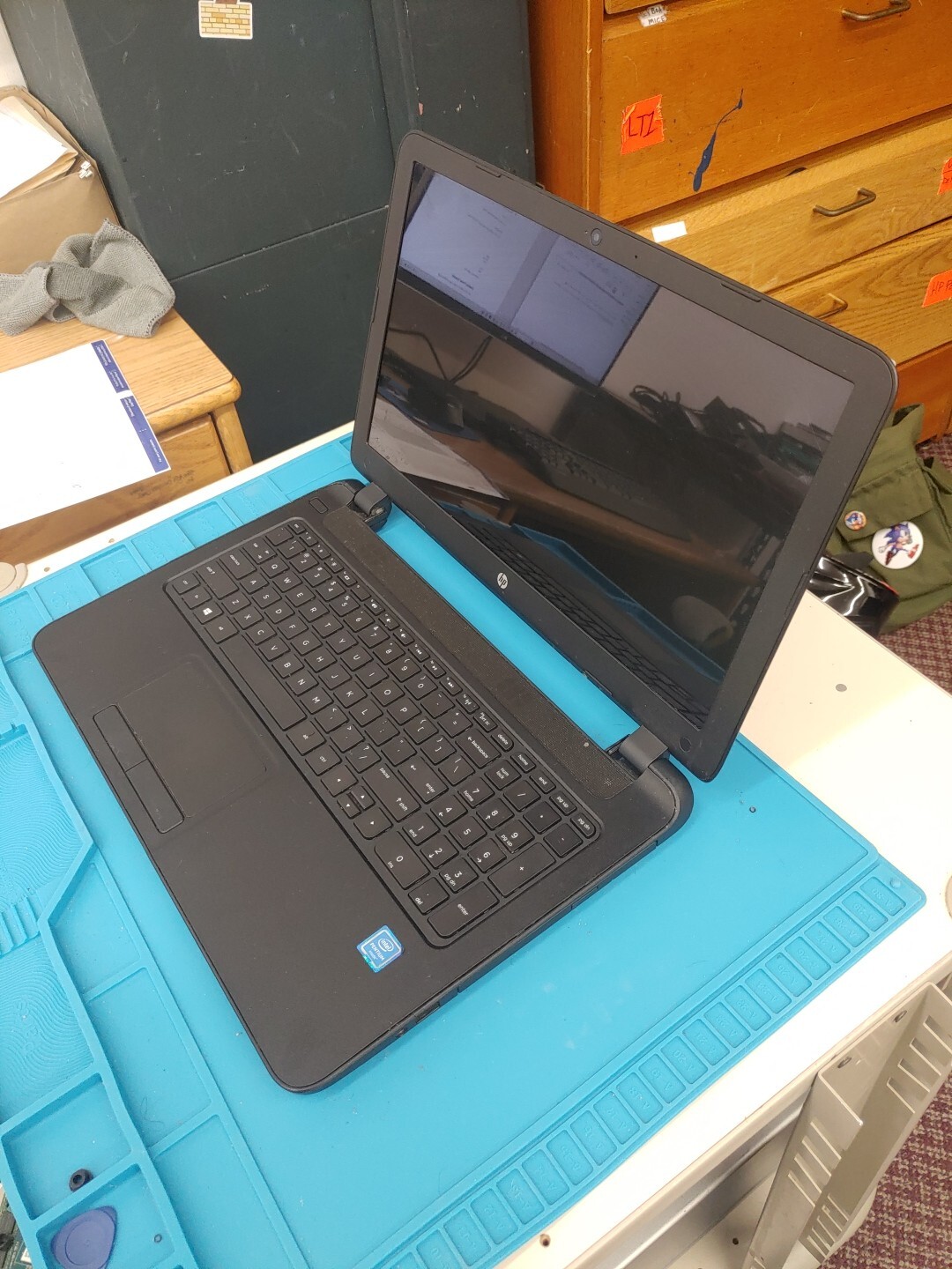 892 – HP 15-f222wm- FOR PARTS / AS-IS