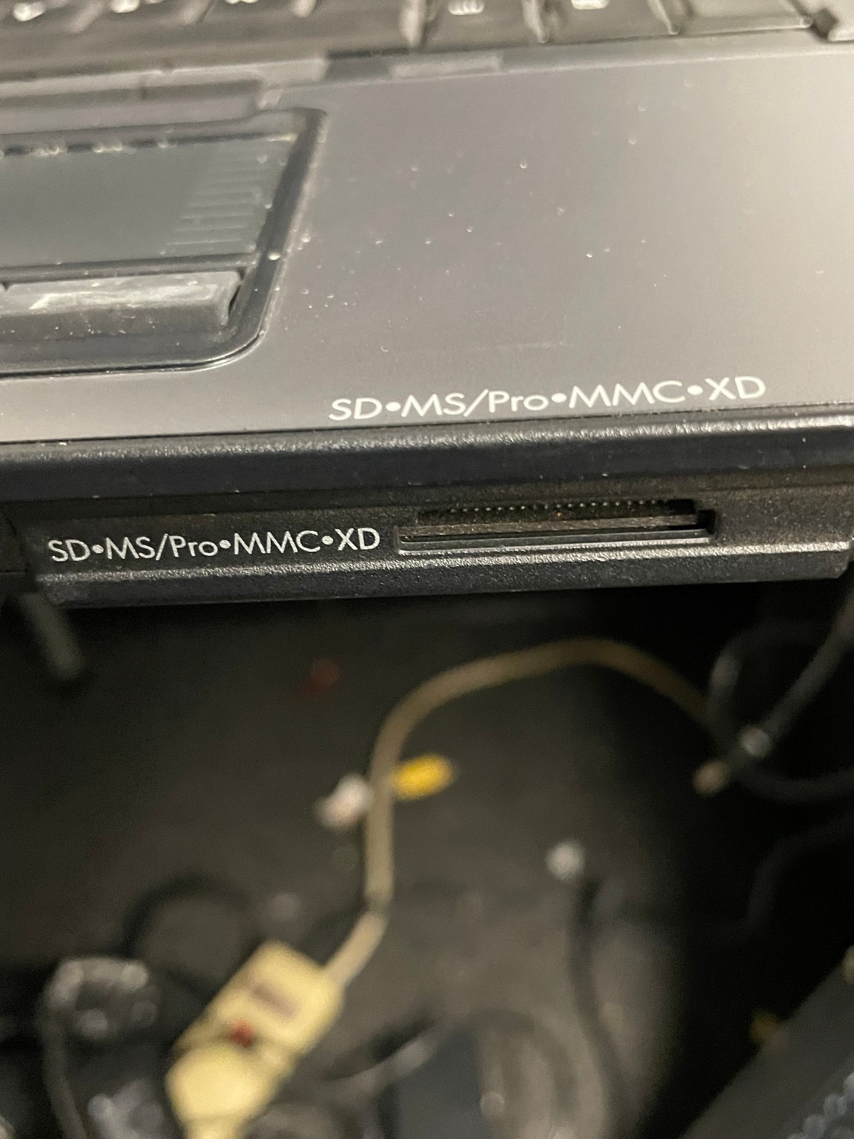 HP Compaq 8710P Core 2 Duo T8100 2100MHz 2 GB 320GB HDD XP Pro WXGA+ Nvidia GPU