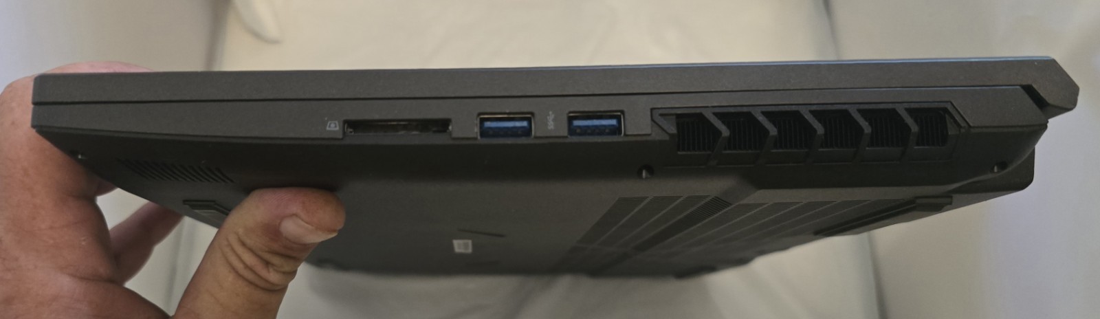Eluktronics RP15 G2 RTX4060 Ryzen 7 7840HS 64G BDDR5, 2TB Gaming Laptop G01
