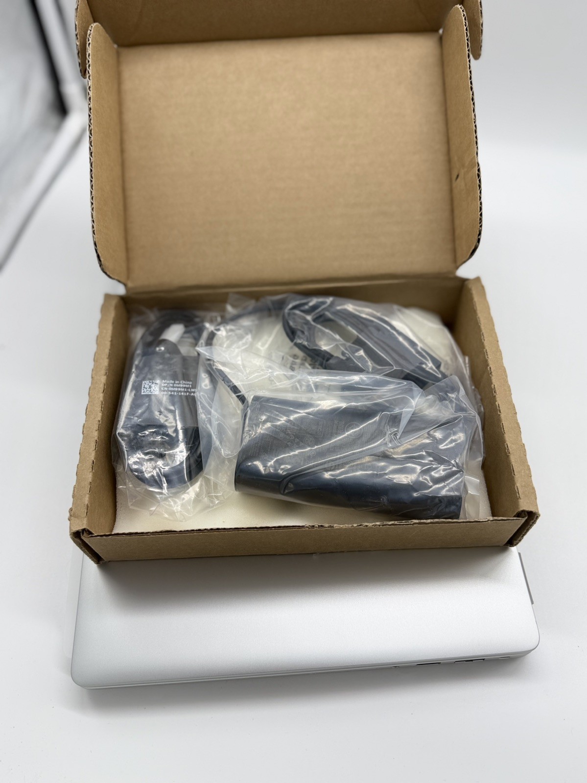 Dell Laptop PRO 16 PLUS PB16250 16″ Intel Core Ultra 5 235U 256GB- Silver W/11