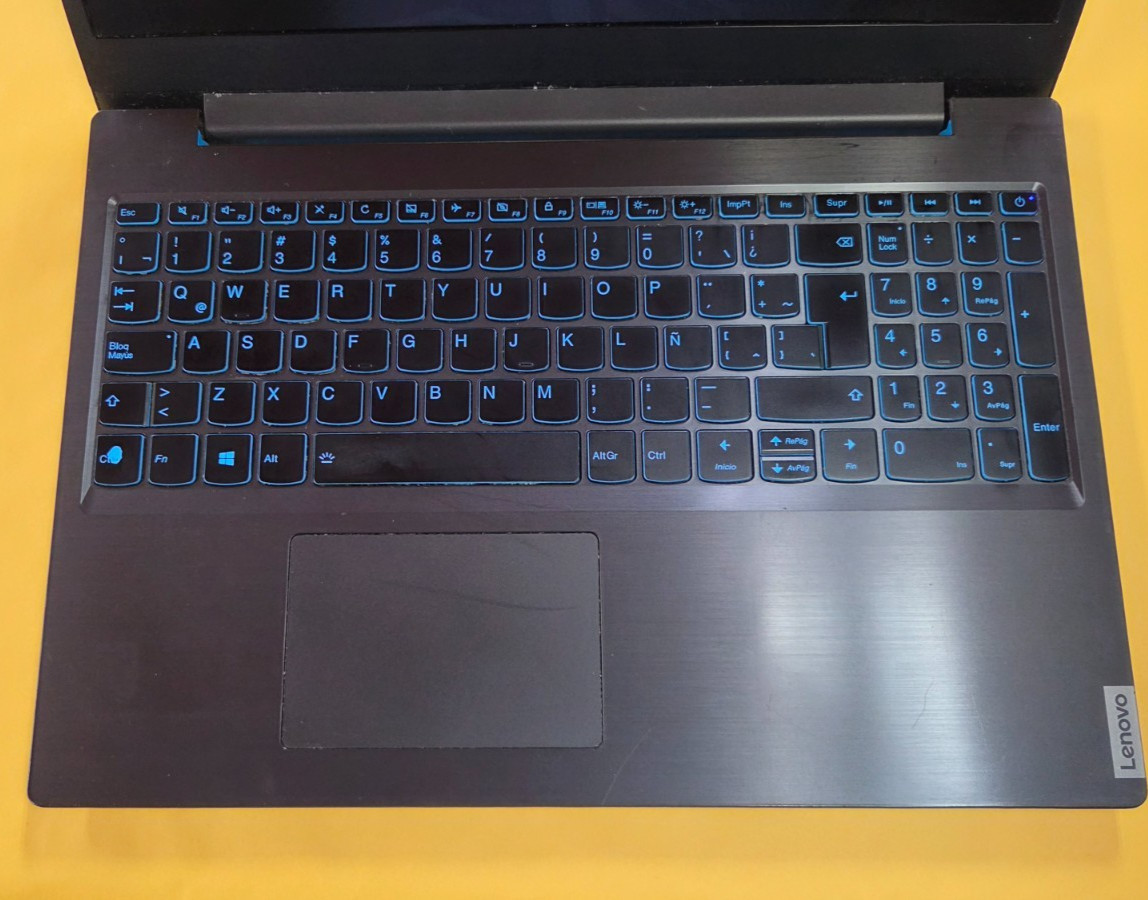 Lenovo IdeaPad 3 15.6″ BROKEN SCREEN FOR SALE WITH CHARGER NO SSD 8GB RAM