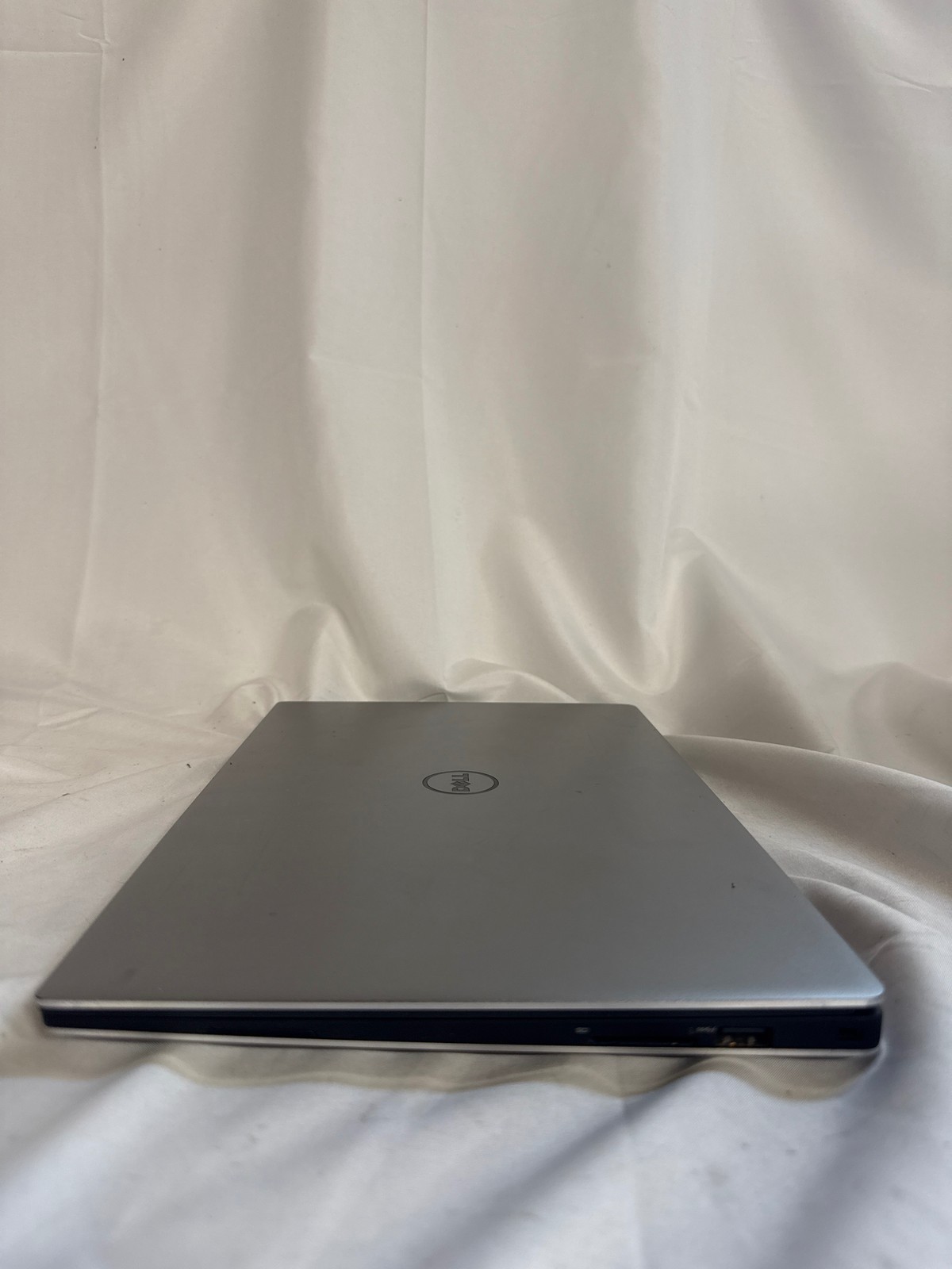 Dell XPS 13 9350 Intel Core i5-6200U 8 GB No Drive 13.3″