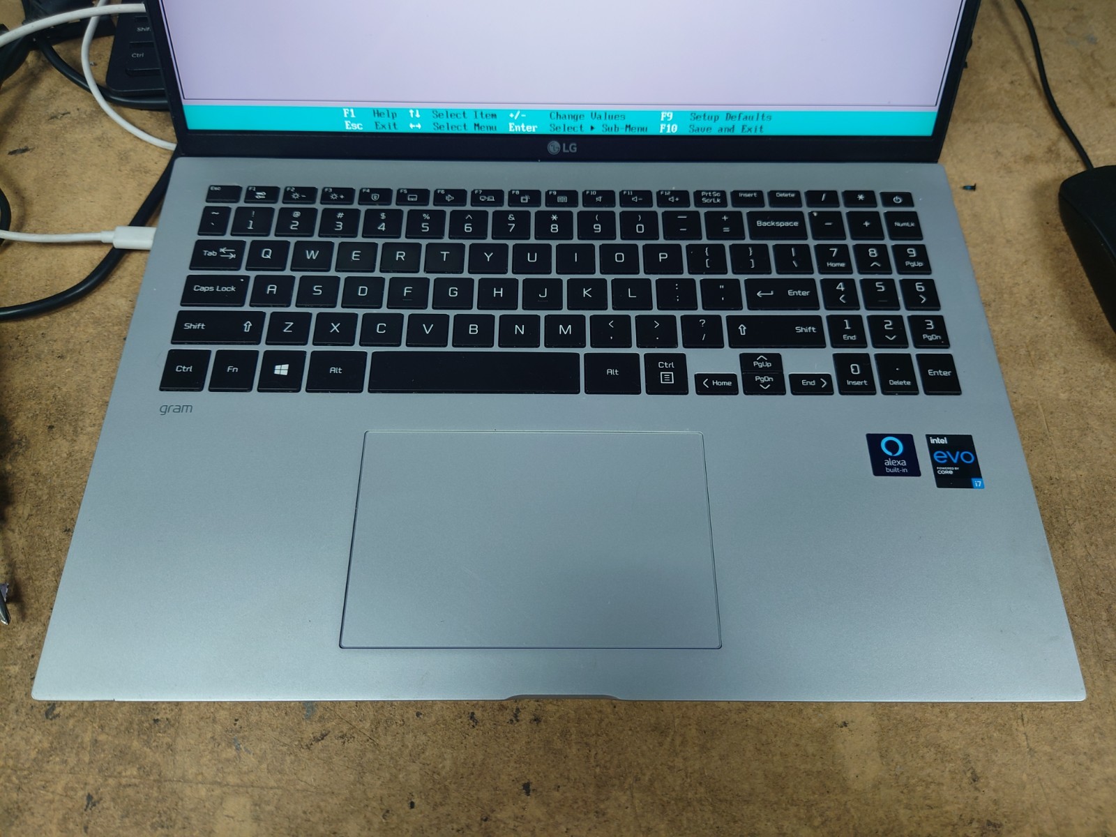 LG Gram 16″ FHD i7-1165G7 16GB RAM 512GB SSD No OS