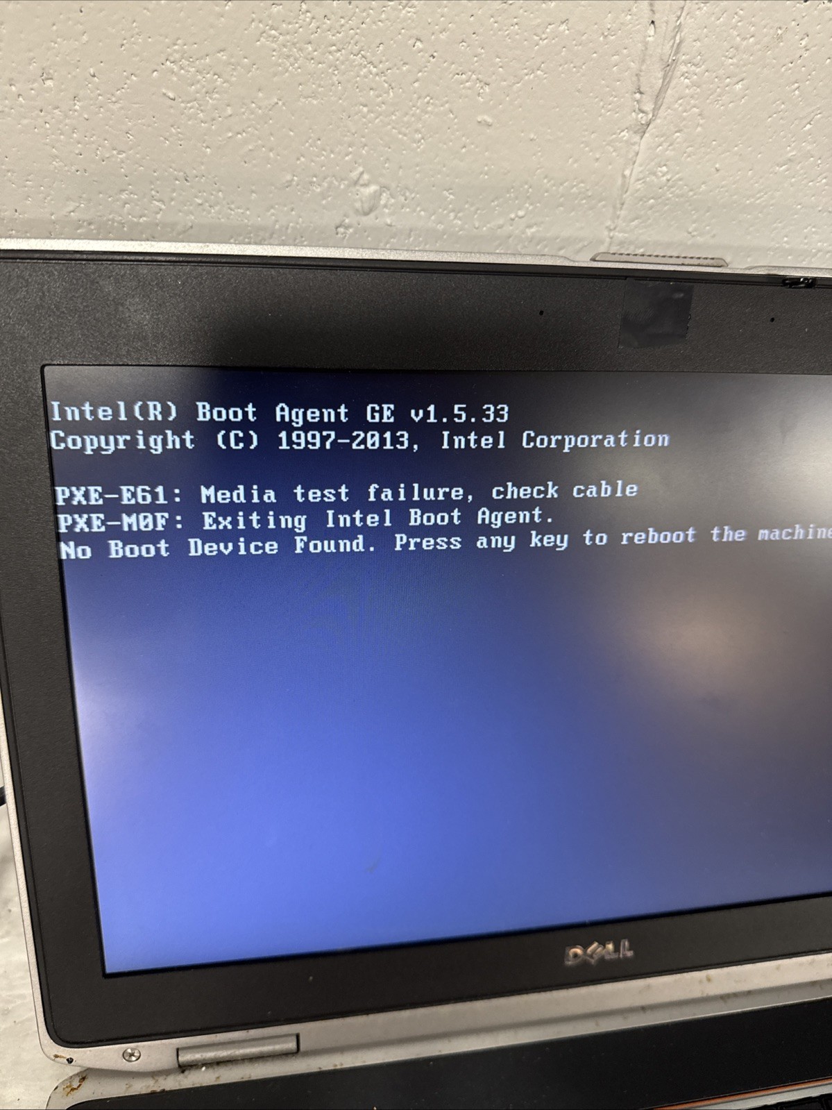 DELL LATITUDE E6420 Laptop w/ Intel Core i5 – ￼ Turns On Works Please See Photos