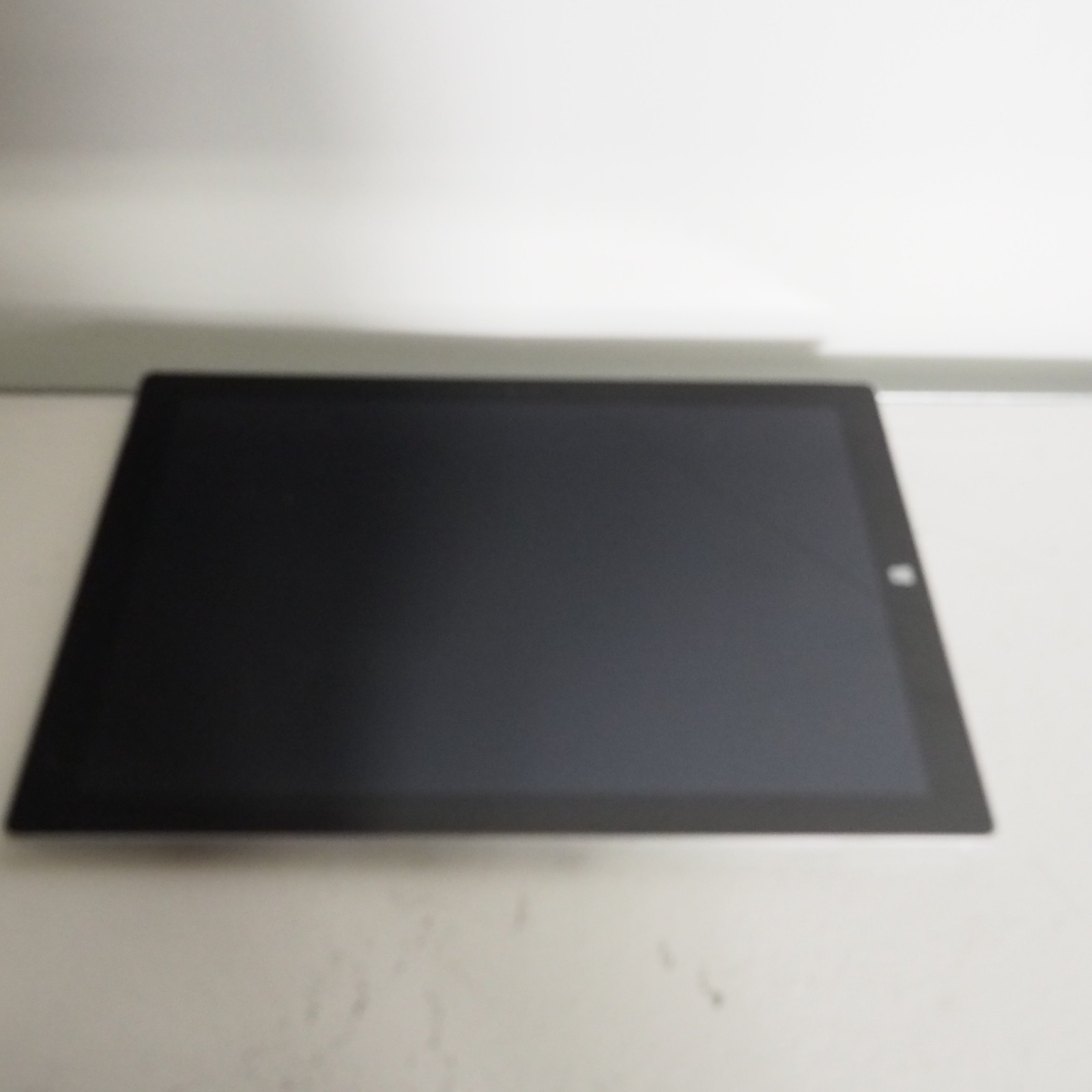 Microsoft Surface Pro 3 1631 256GB Windows 8 Pro Cracked Screen For Parts