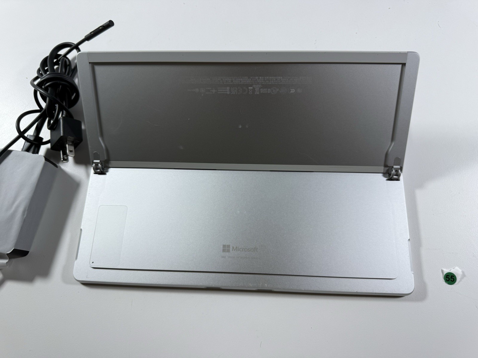 Microsoft Surface Pro 8 (1982) i5-1145G7 – 16GB RAM – 256GB 120Hz – Win 11 Pro