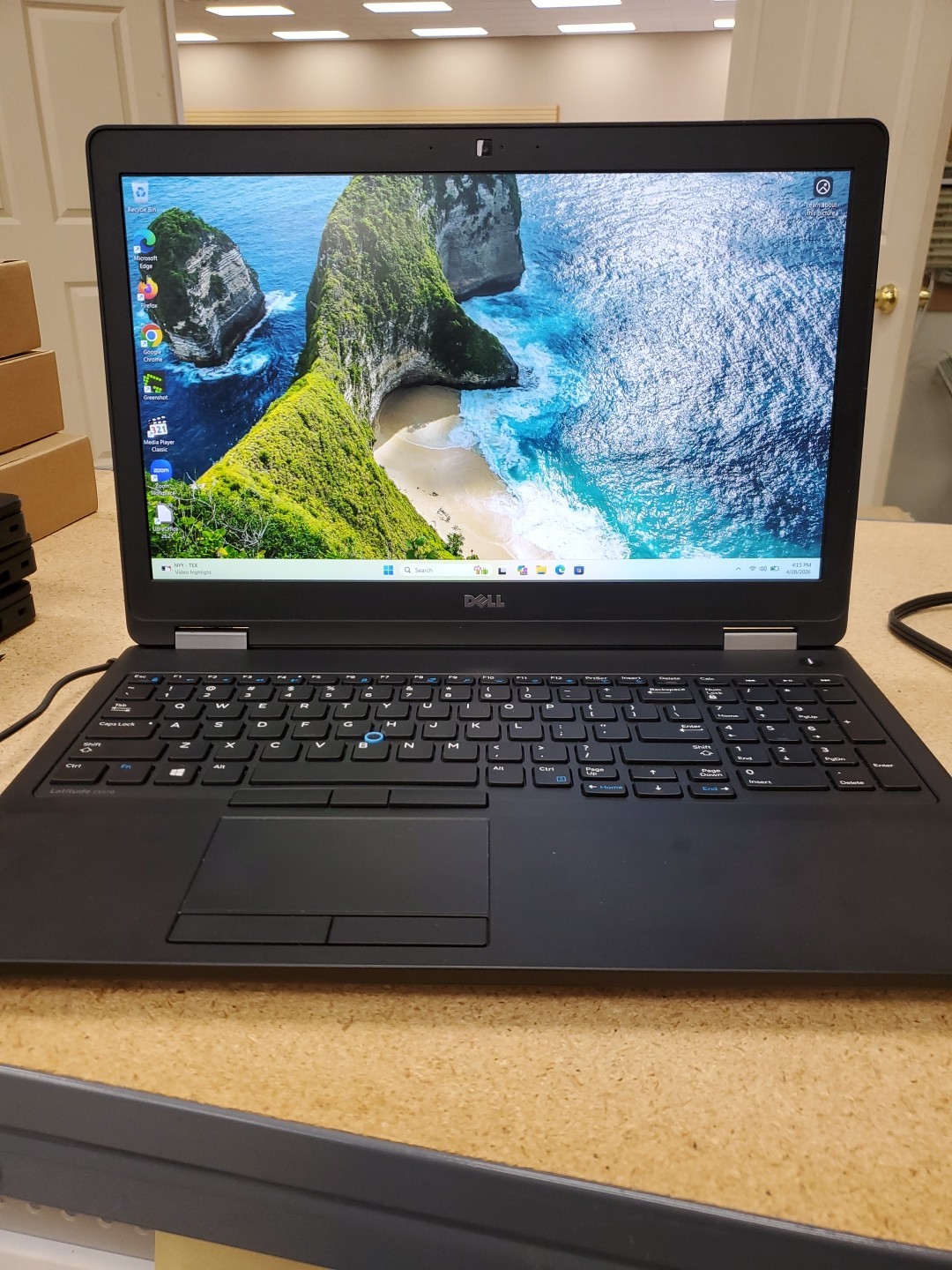 Dell Latitude E5570 15.6″ (500g SSD, Intel Core i5 6th Gen., 8GB) 042026-4