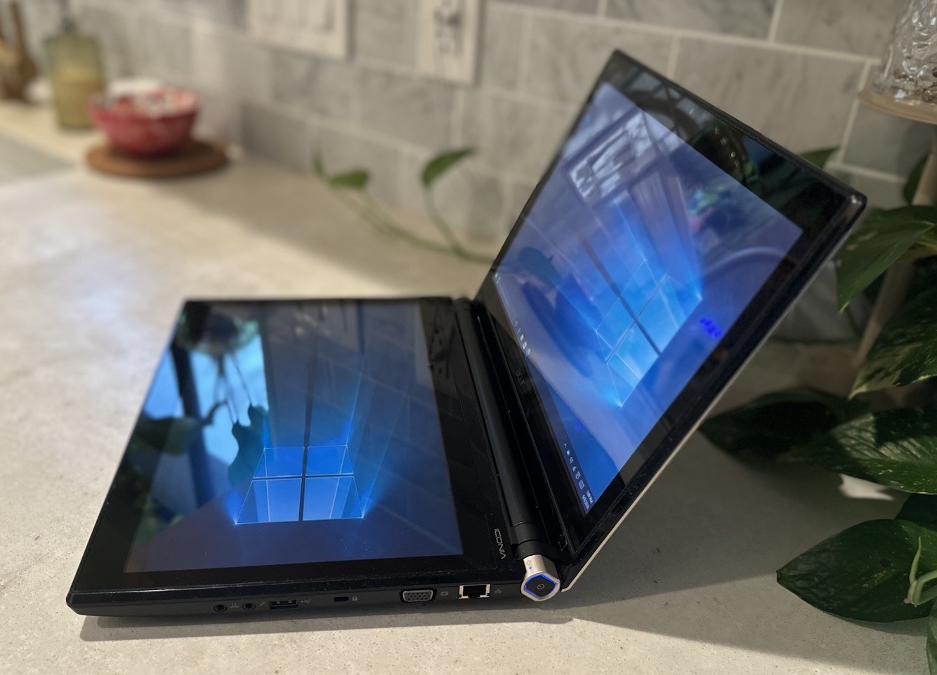 Acer Iconia 6120 PAU30 Dual Touch Screen Laptop Very Rare Windows 10 Upgraded