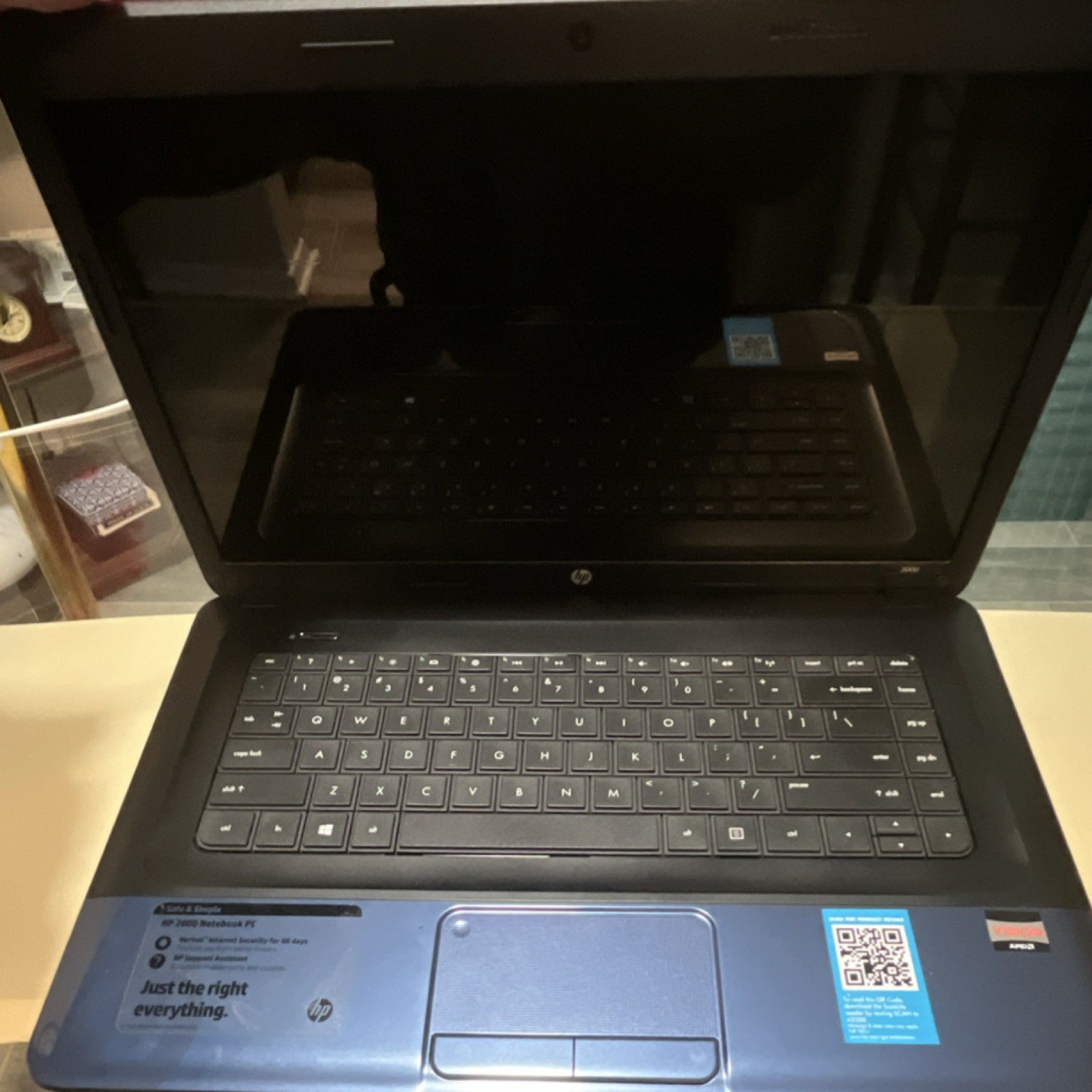 HP 2000 AMD E-Series Windows 8 15.6″ Notebook Blue Webcam Wi-Fi HDMI