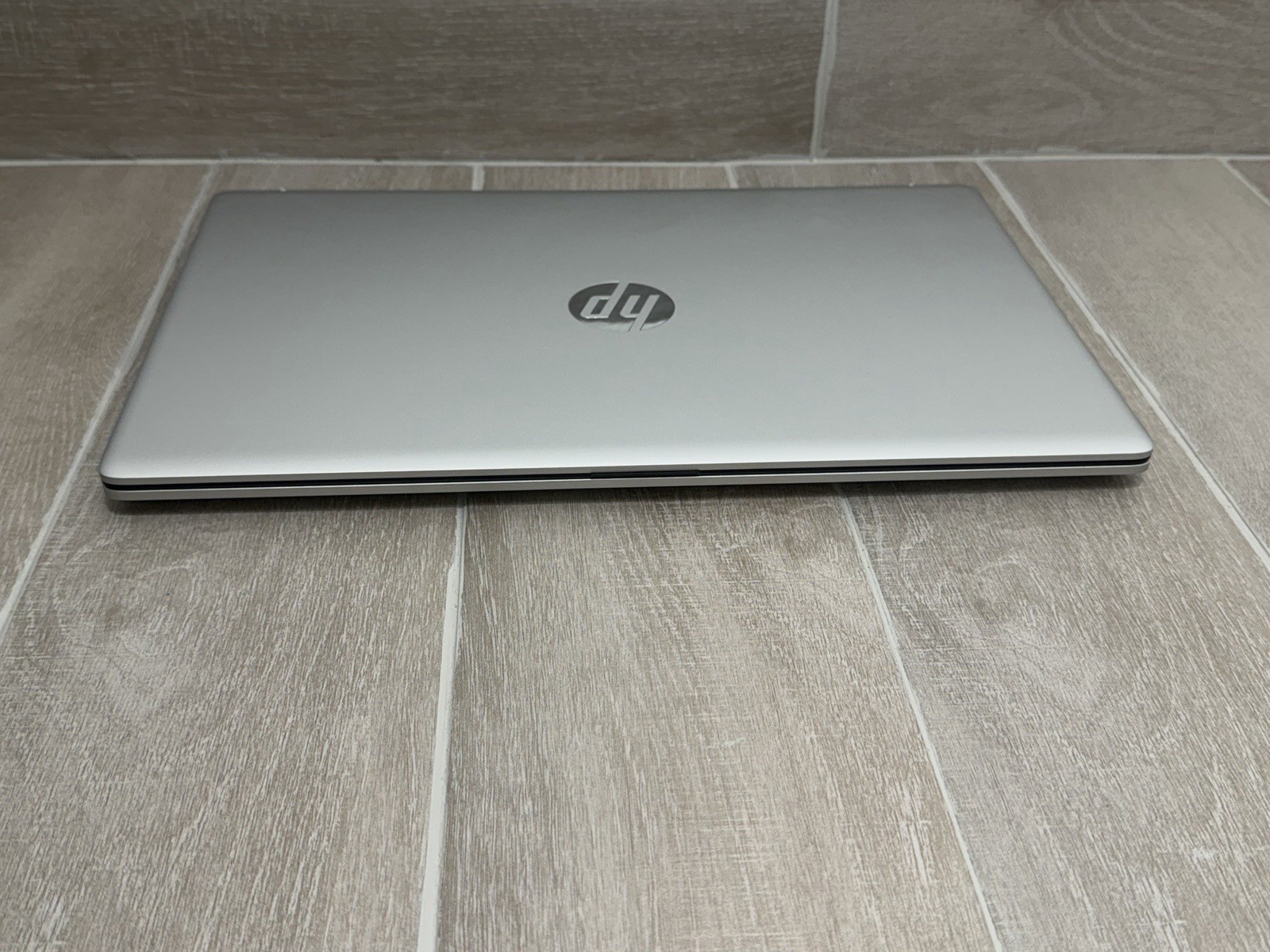 HP Laptop 17-CP2001NR 17″ AMD Ryzen 3-7320U 8GB RAM 512GB NVMe Win-11 Excellent
