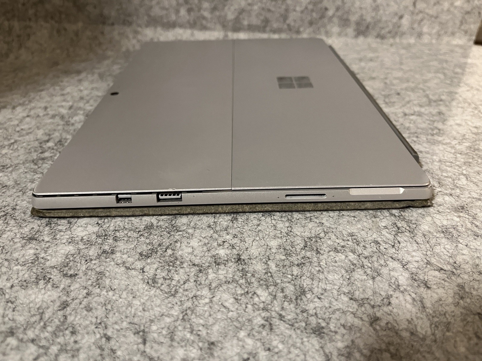 Microsoft Surface Pro 6 i5-8350U @ 1.70GHz 8GB 256GB SSD Touch screen W-11 P