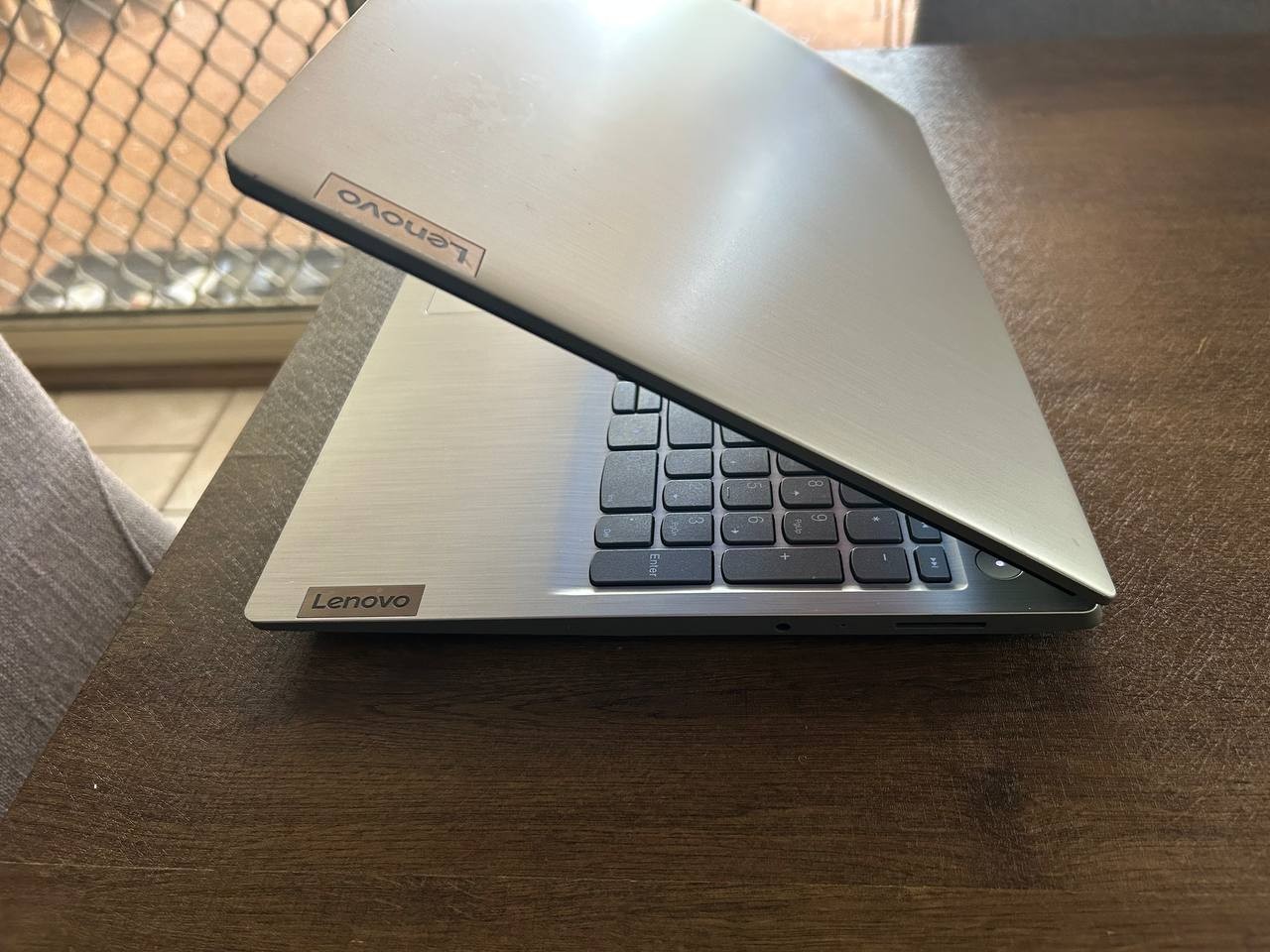 Lenovo IdeaPad 3 15IIL05 i5-1035G1 12GB RAM 256GB SSD 15.6″ Win 11 – A