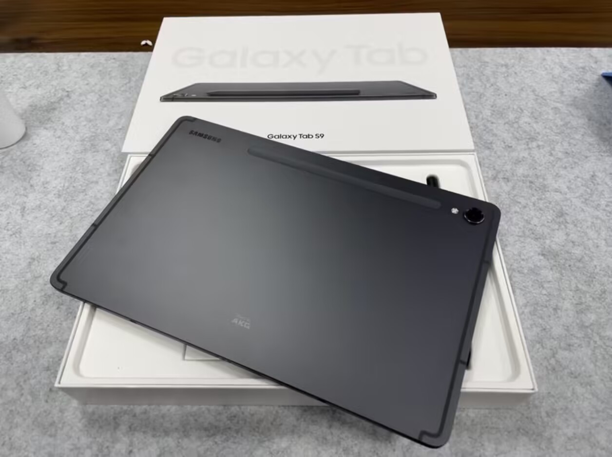 Samsung Galaxy Tab S9 11″ AMOLED 2X Snapdragon 8 Gen 2 Wi-Fi Android Tablet