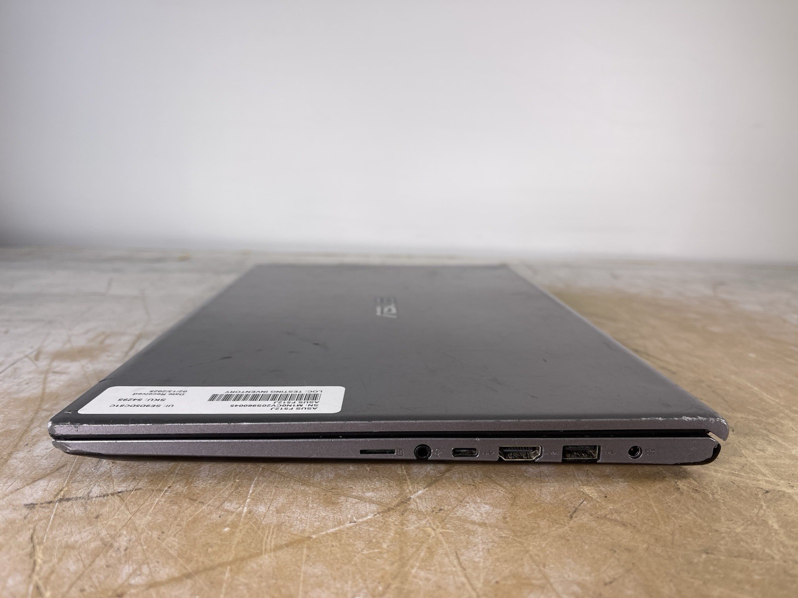 ASUS VIVOBOOK F512J i3-1005G1 @ 1.20 GHz, 8GB RAM, NO HDD/OS – (FOR PARTS)
