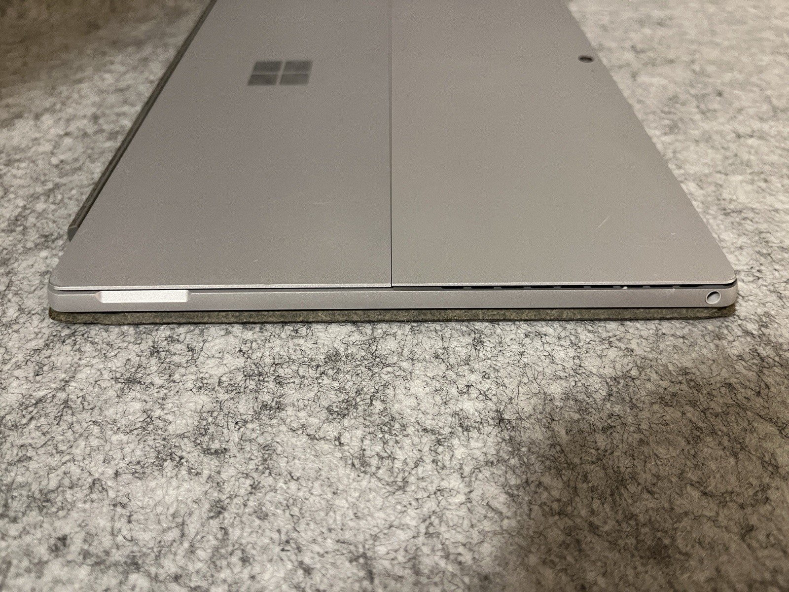 Microsoft Surface Pro 6 i5-8350U @ 1.70GHz 8GB 256GB SSD Touch screen W-11 P