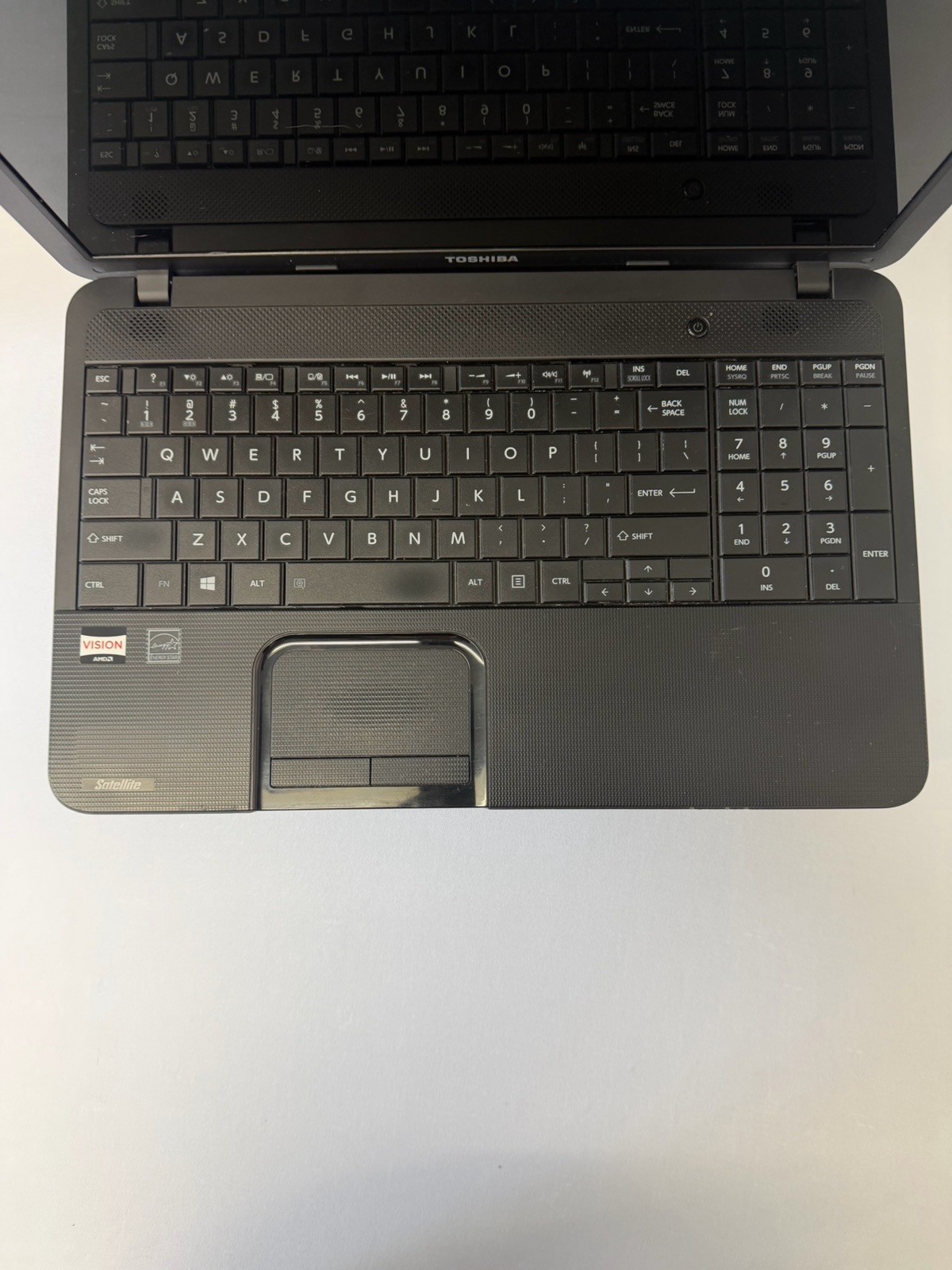 Toshiba Satellite Laptop – Good Screen – AMD E-300 – Read Des