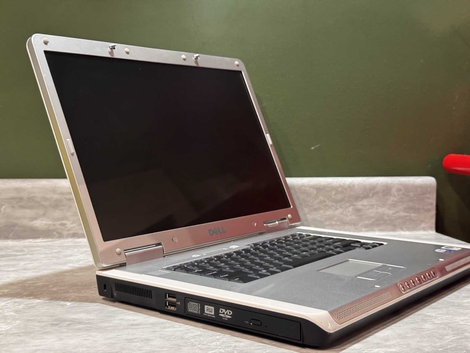 Dell Inspiron E1705 Laptop Intel C2D T7200 2GHz 2gb RAM 120gb HDD Windows XP