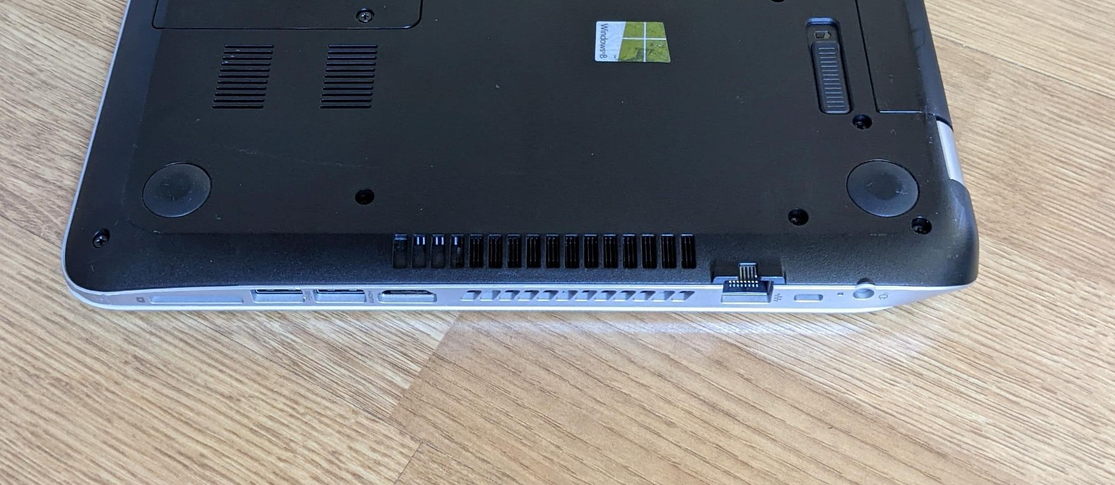 HP Pavilion 15-n237nr Laptop AMD A8-4555M 4GB Ram 700GB HDD Windows 10 DEAD BATT