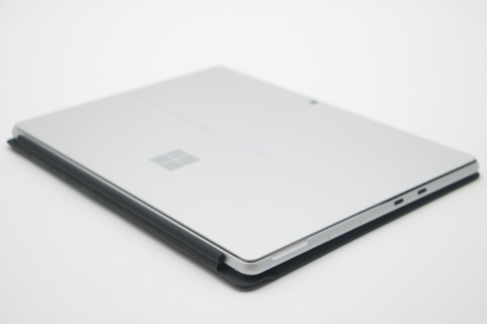 Microsoft Surface Pro 10 Cellular 5G *2.10GHz Ultra 5 / 16GB / 512GB SSD/97% BH*