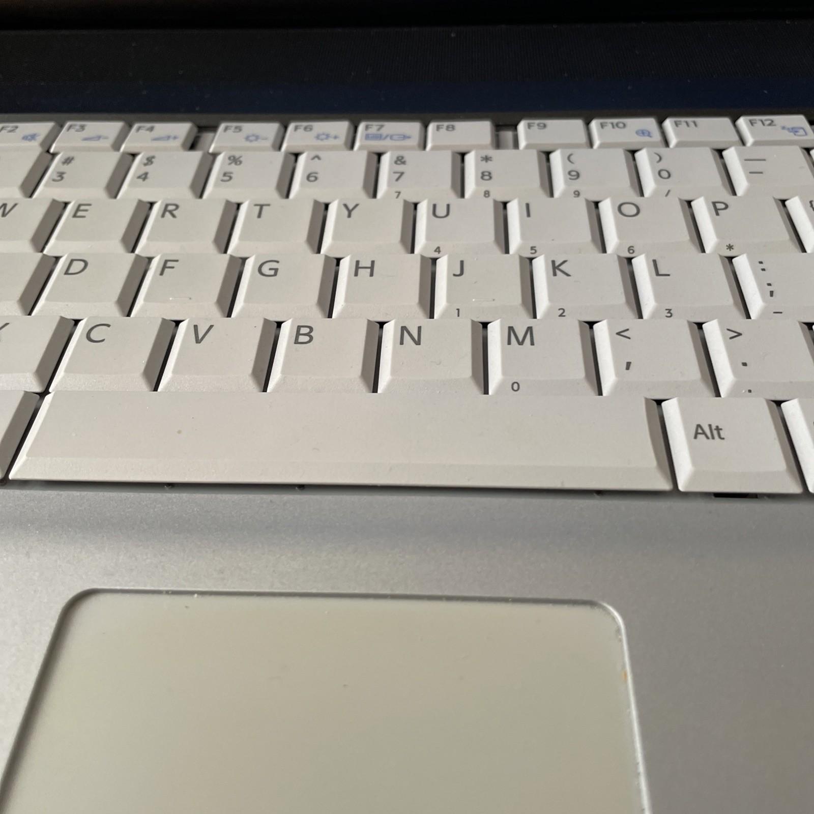 VINTAGE Sony Pcg 7M1L LAPTOP PRISTINE CONDITION, RESET TO OOB CONDITION