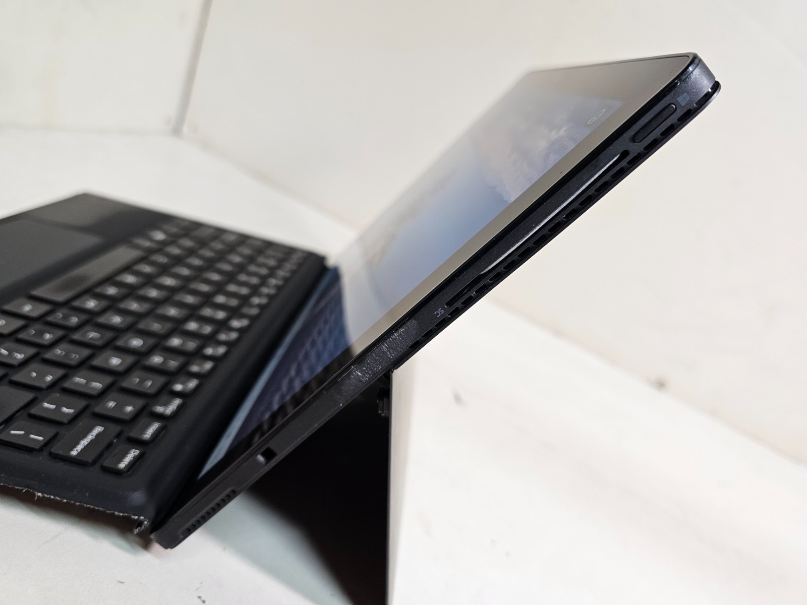 Dell Latitude 5285 Tablet Laptop – 2.6 i5-7300U 8GB 256GB 12.3″ Touchscreen