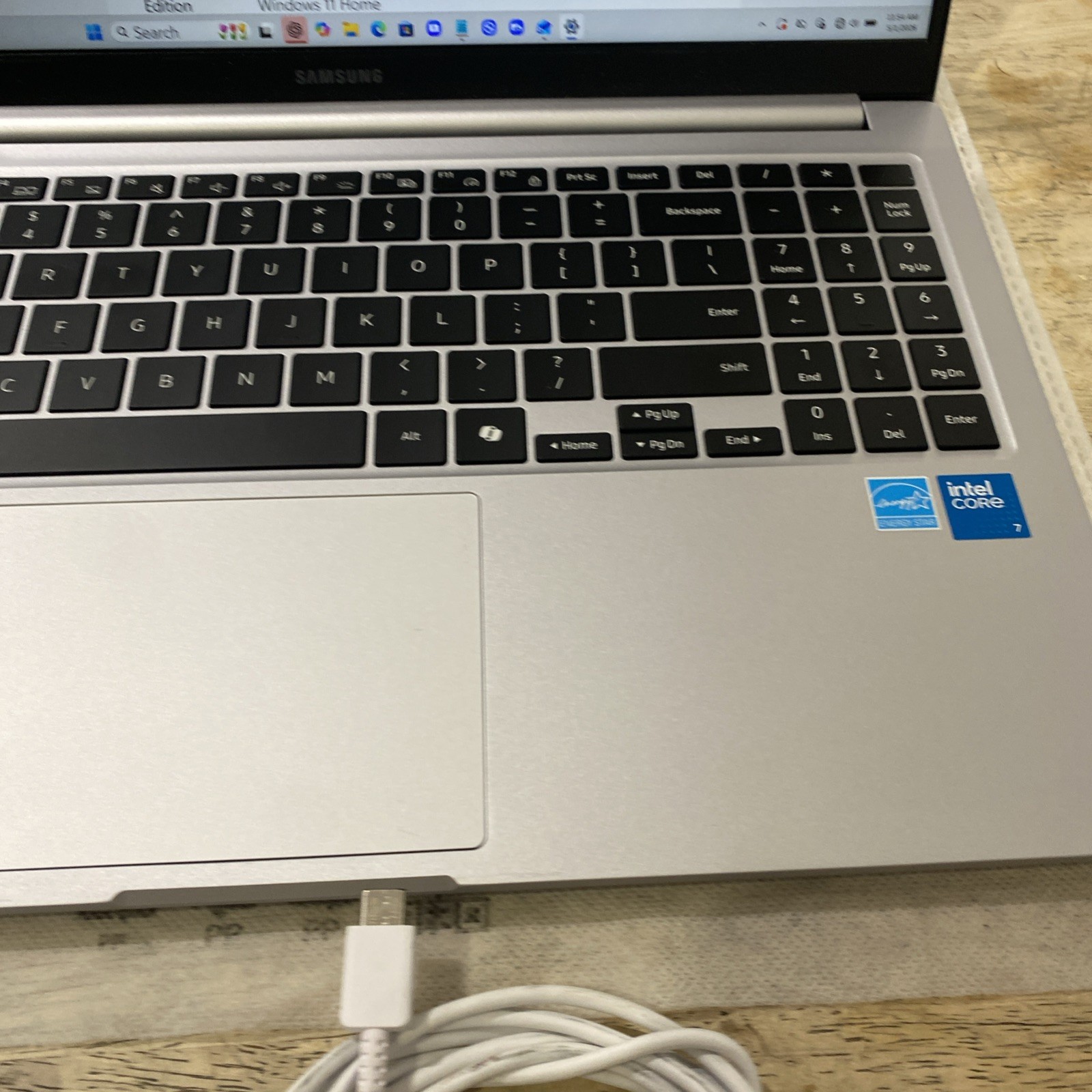 Samsung Galaxy Book 4| 15.6 Silver FHD Intel Core 7 150U| 16GB RAM|512GB SSD